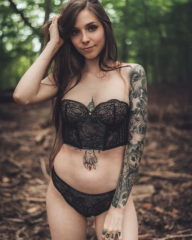Found a wolf in the wood @forfoxsakemary .
.
.
.
.
 #HypeBeast #vscoportrait #ig_mood #discoverportrait #portraitphotography #profile_vision #bleachmyfilm #postmoreportraits #portraitpage #igpodium_portraits #portraiture #makeportraits #ftwotw #makep