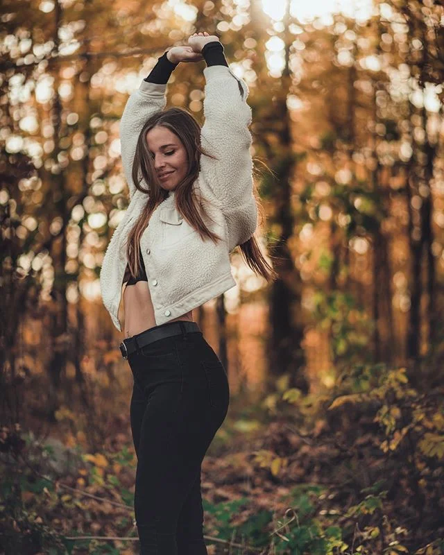 Still in the autumn mood🍂 @catebrunet .
.
.
.
.
 #HypeBeast #vscoportrait #ig_mood #discoverportrait #portraitphotography #profile_vision #bleachmyfilm #postmoreportraits #portraitpage #igpodium_portraits #portraiture #makeportraits #ftwotw #makepor