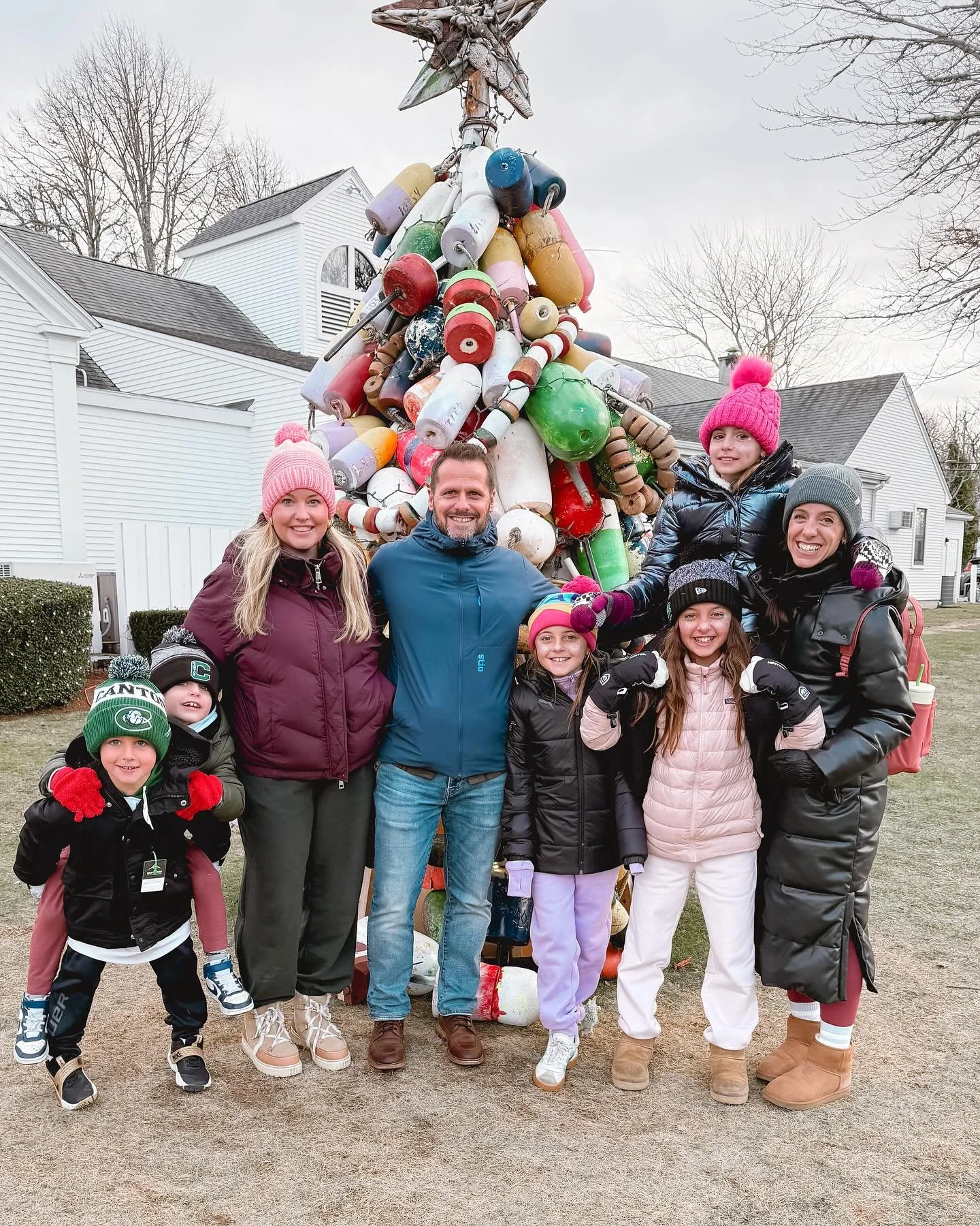 Finished 2025 with a bang!! Looking forward to what 2026 has to bring!! 🤩❤️

✨ HAPPY NEW YEAR, MY FRIEND!! ✨

#newyearseve #chathamfirstnight #capecod #family #friends #happy #hopeful