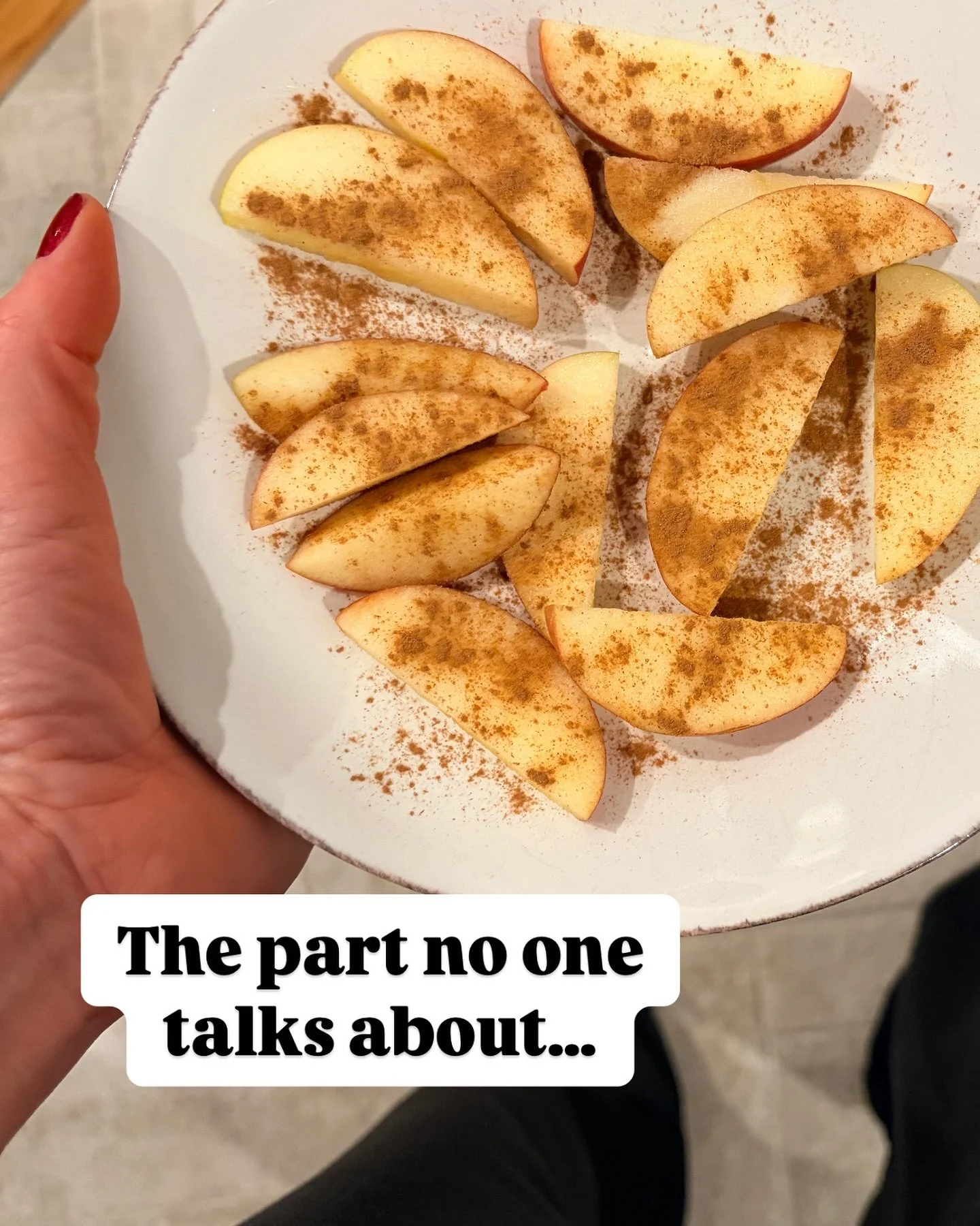 Caught myself being way more excited than one should be about a sliced apple with cinnamon&hellip; 😂

We just got back from NY &mdash; so obviously I had a bagel, slice of pizza, some unreal homemade ice cream cake, wine with friends, etc

And it wa