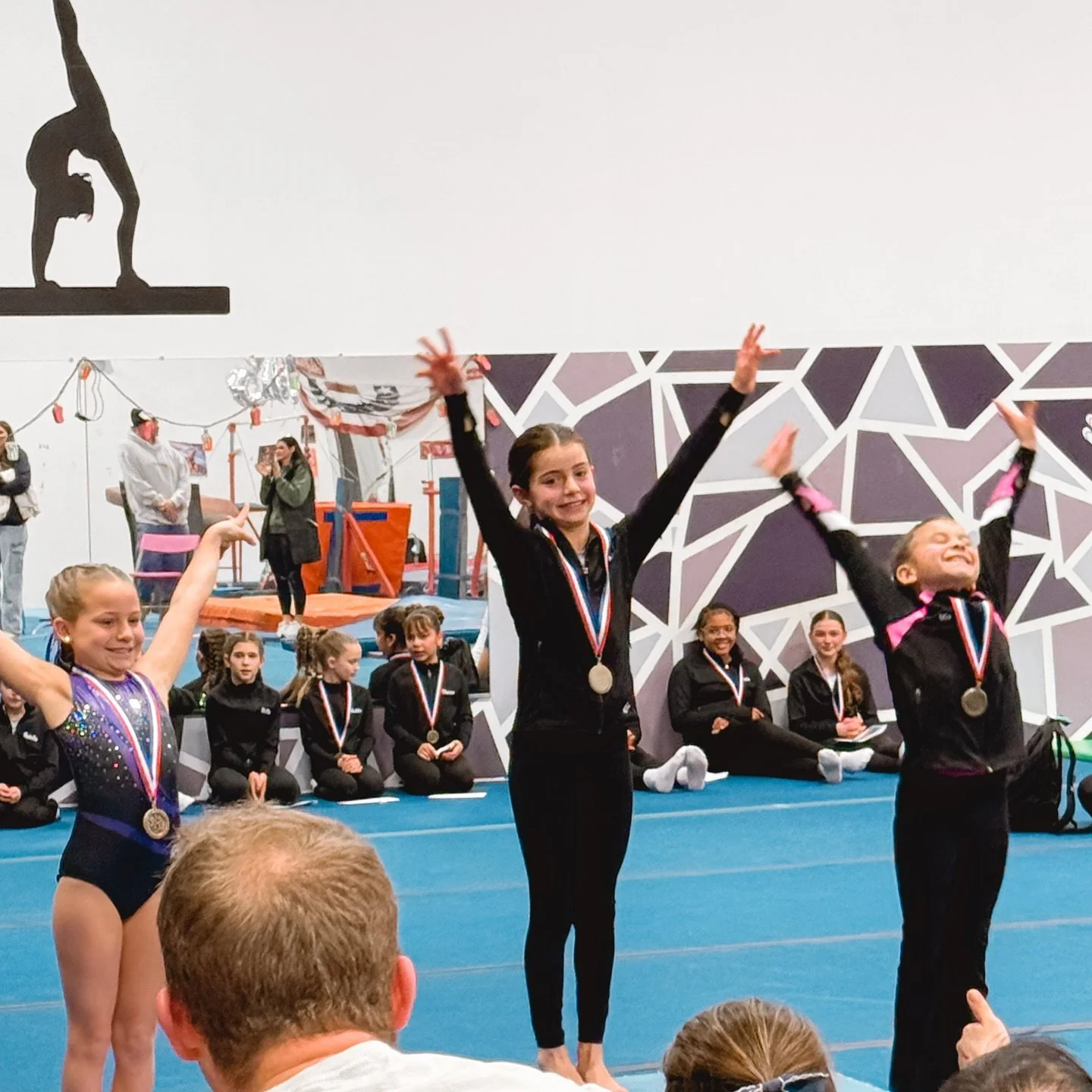 Thinking about the weekend&hellip; 🥰

☀️ a Saturday that felt like spring (even among 10 ft snow mountains), 

🏒 a crazy exciting hockey game for Nico &amp; his team, 

💕 our annual Galentine&rsquo;s &ldquo;favorite things&rdquo; party with amazin