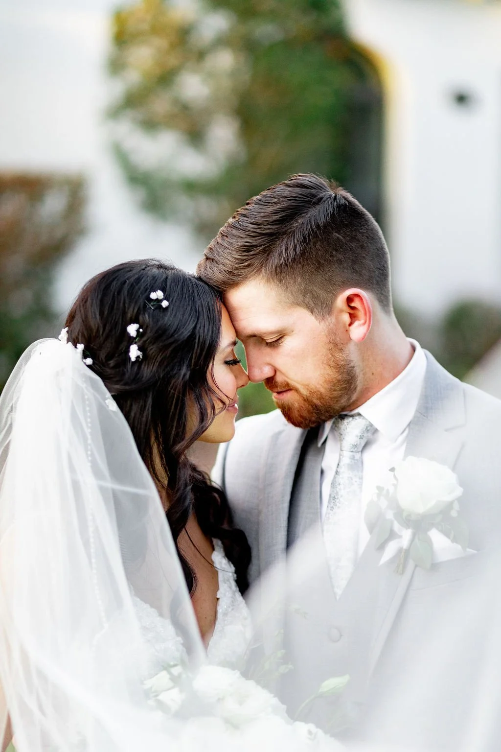 Neutral-toned Paradise Spring Wedding, Lithia, Florida