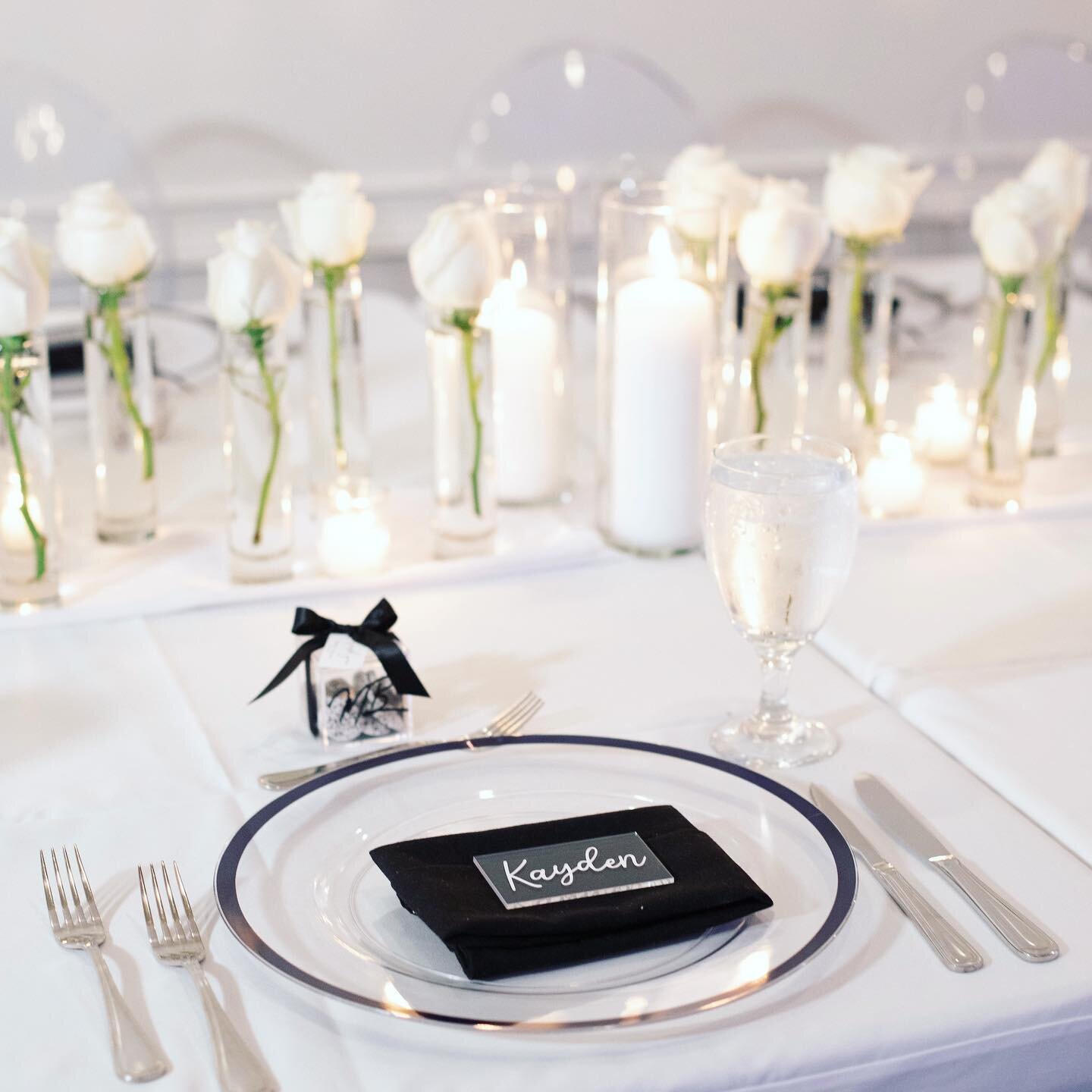 Some sweet inspiration for your classic neutral wedding day tablescapes &mdash; The single stem lineup and flashback photo table numbers. 🖤🤍