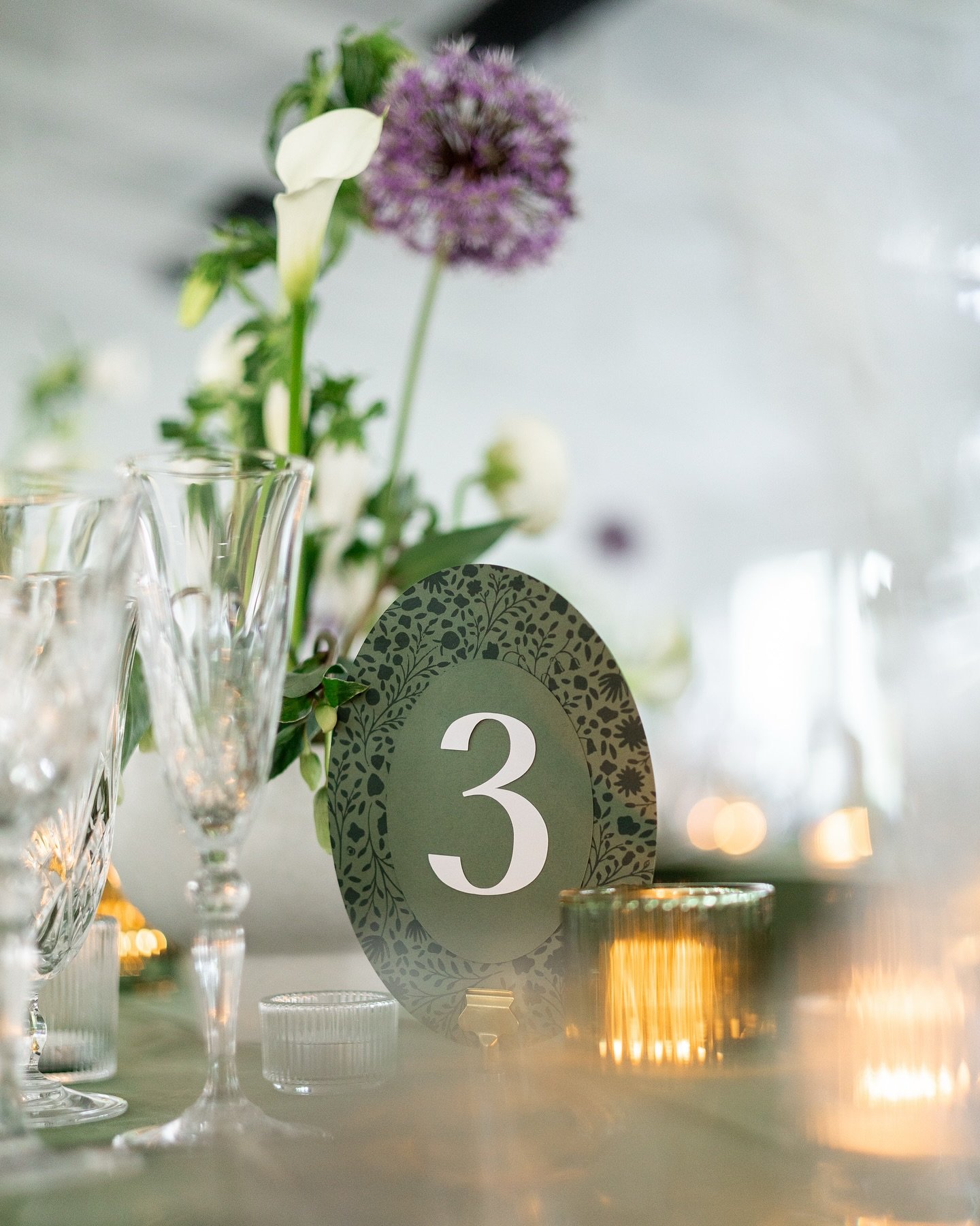 Daytime details and candle light ambiance. 

Photo + Video:&nbsp;@pineandforge 
Planner:&nbsp;@stelloccasions
Venue:&nbsp;@colonialatsunset 
Florist:&nbsp;@madfloralstampa
Hair + Makeup:&nbsp;@amberjennasmakeup&nbsp;@ashe_aurora_hair
Stationary:&nbsp