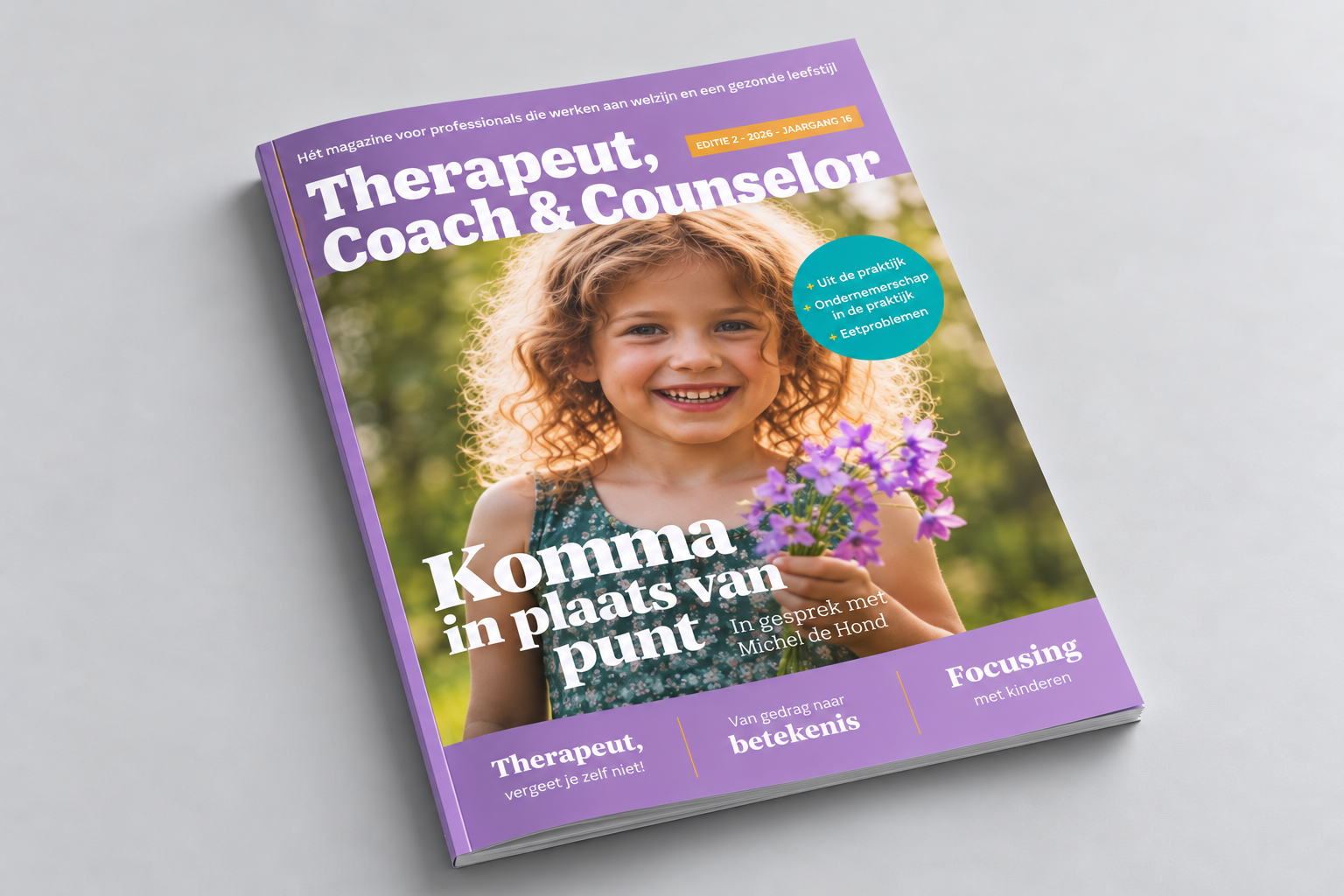 Lavendelkleurig magazine met lachend kind in bloementuin.png