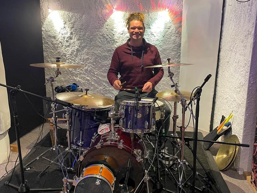 roots-caravan-erik-drummer-proberaum-studio.jpg