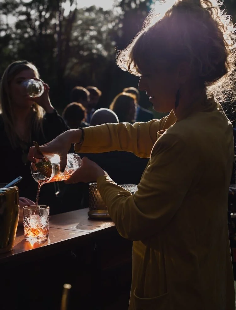 Cocktailbar – De Negroni. Deze klassieke Italiaanse cocktail is als de zon in je glas
