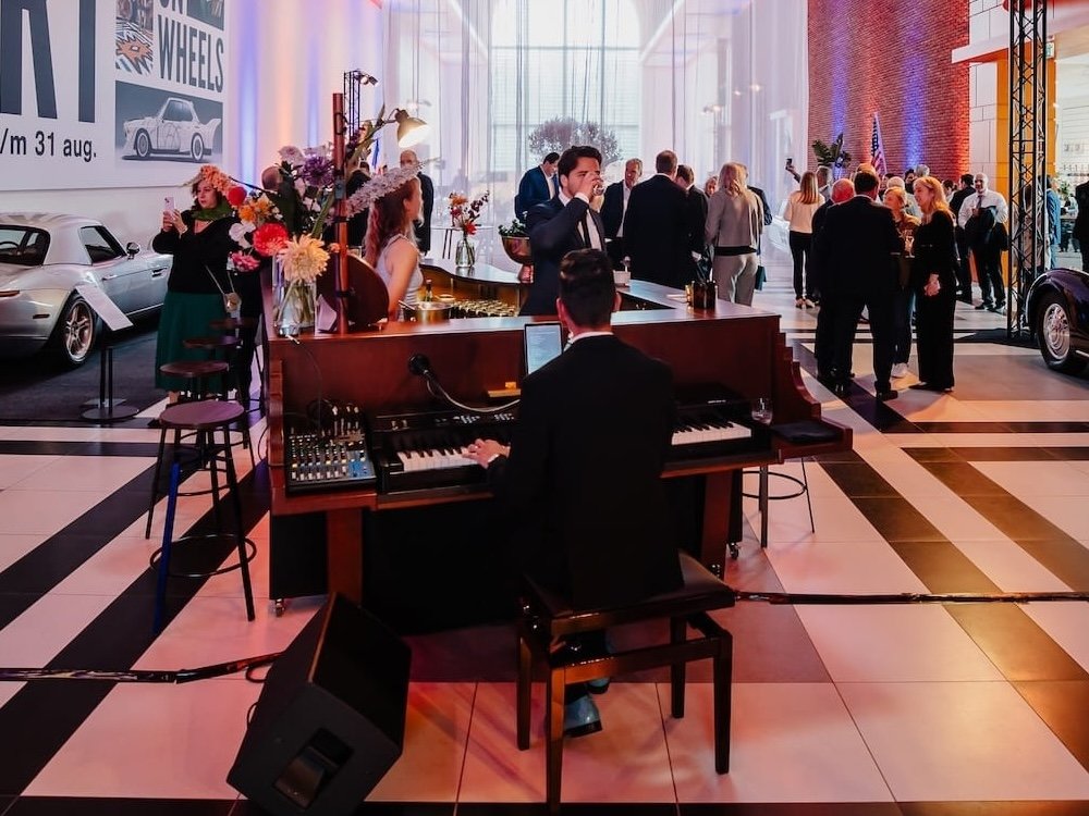 Entertainment voor zakelijk event:borrel -  Mobiele bar met live muziek - The Piano Bar kopie.jpg