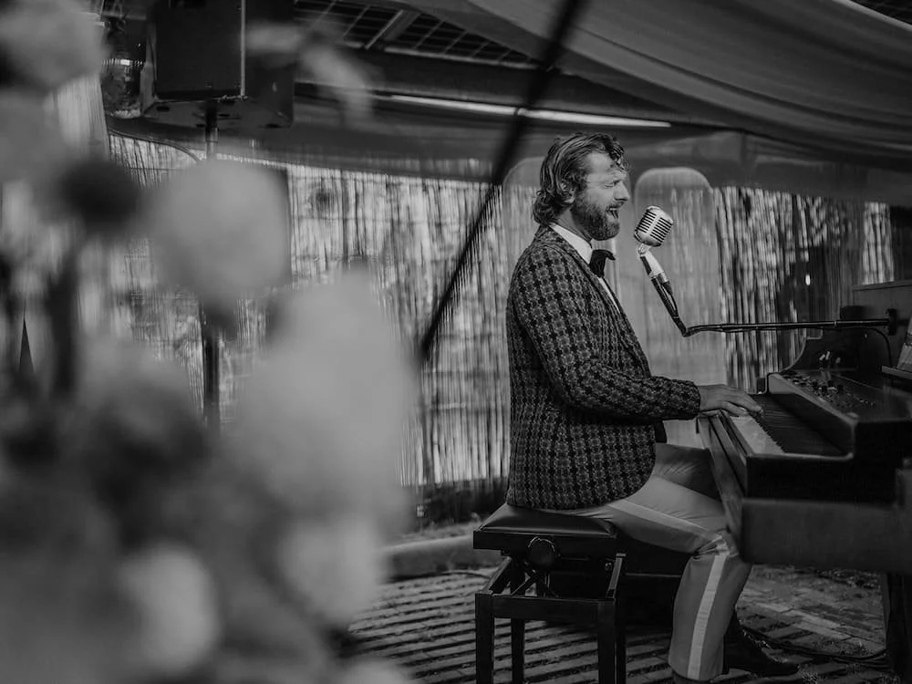 Jubileum bedrijf - Entertainment _ Zingende Pianist - Sfeermaker.jpg