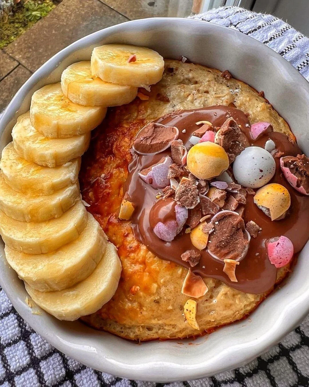 Finish off your Easter choc with these Easter baked oats! 🥚

Check out the lovely @slimming.chris recipe below👇

🥣 40g of the @proteinworld vanilla porridge oats
🥣 Add 125ml of semi-skimmed milk 
🥣 Give it a good stir and pop it into the microwa