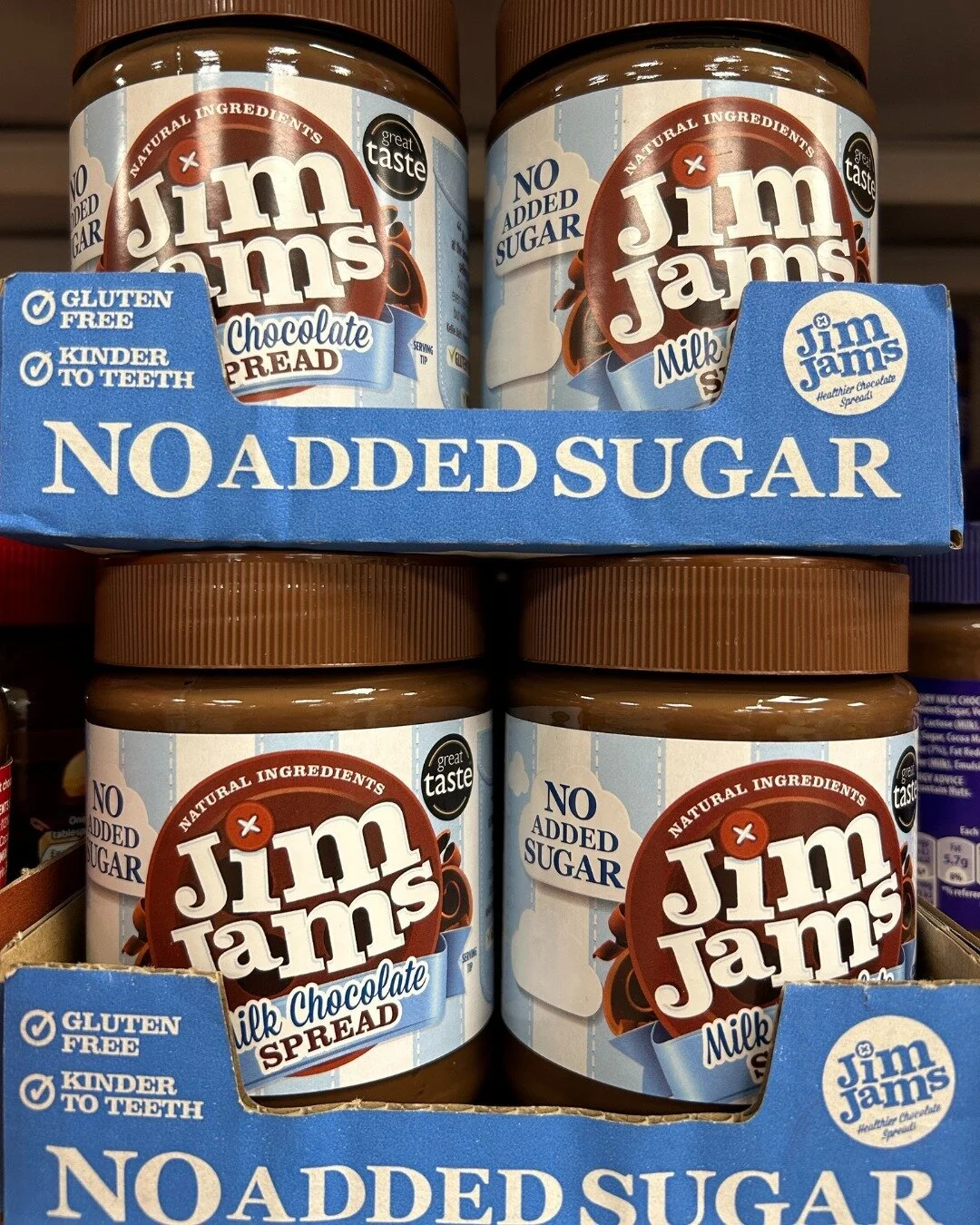 ✨Adds to basket✨

✅ 83% less sugar than the leading brand
✅ No added sugar 
✅ Kinder on teeth 
✅ Gluten free 
✅ Super delicious

Shop our Milk Chocolate spread at @Waitrose,  @Morrisons, @Tescofood and @Sainsburys 🙌