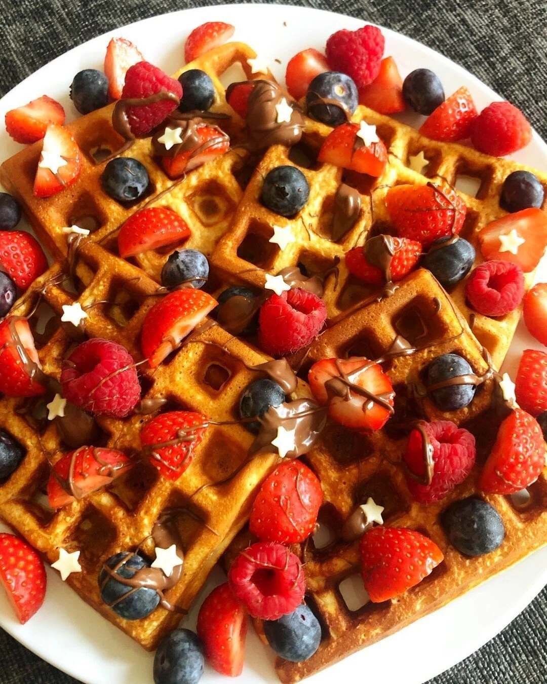 Treat yourself like royalty with an indulgent breakfast ahead of the Coronation! 

@slimmersammy_sw has inspired us to get the waffle maker out! 😍🍫 Here's her recipe 👇

"@slimmingworld friendly recipe below ⬇️ and topped with loads of speedy 