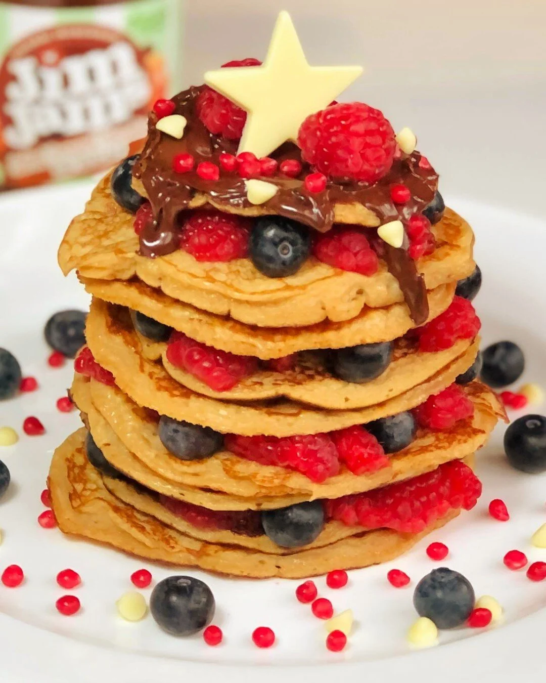 Top the bank holiday weekend off with a pancake stack fit for kings and queens! 👑

✨ 83% less sugar than the leading brand
✨ No added sugar 
✨ Kinder on teeth 
✨ Gluten free 

📸 - @fiona_dawson