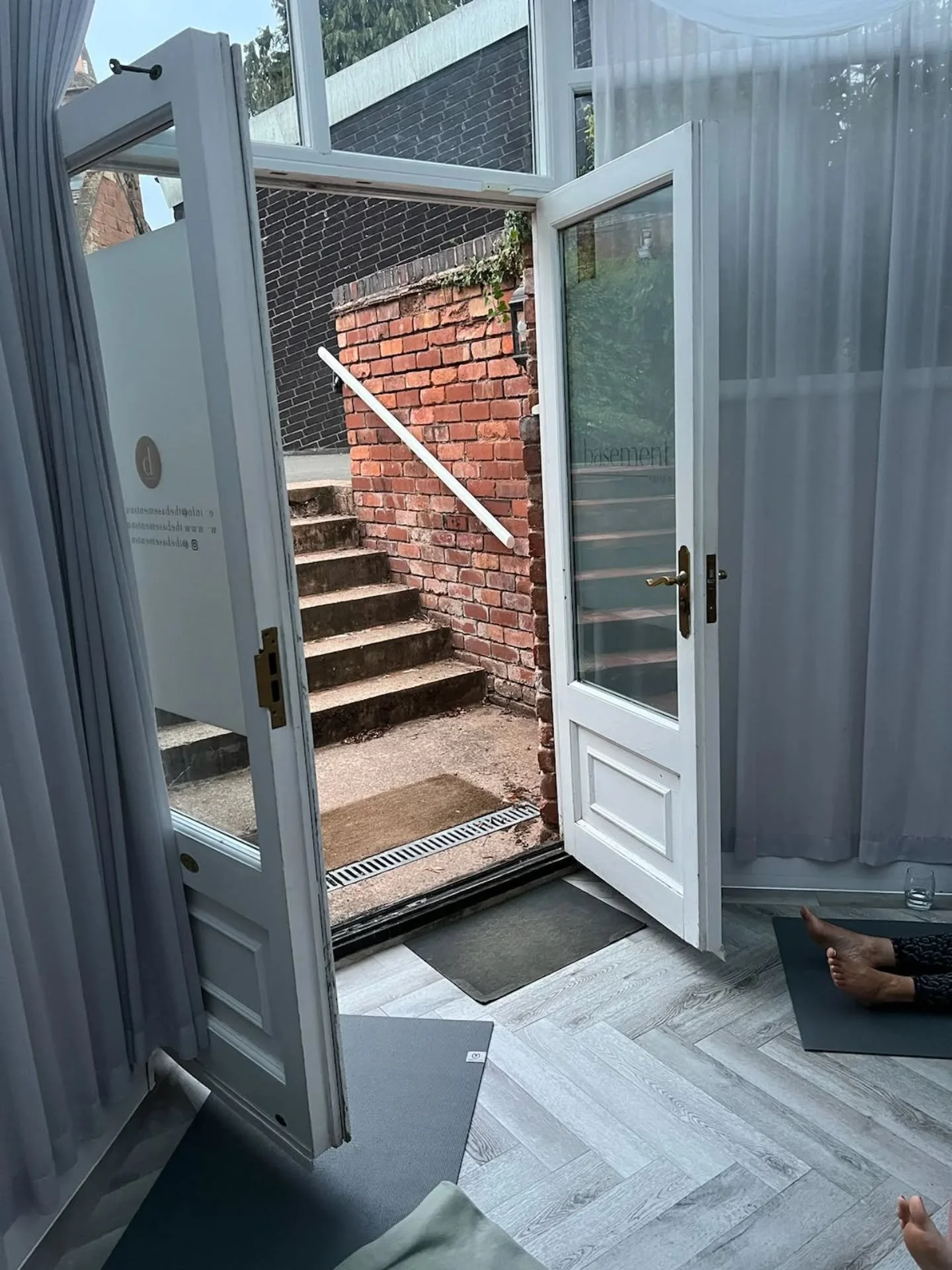 It&rsquo;s nearly here, team (we say it holding our breath) but it&rsquo;s nearly time to practise with the studio doors open and we are SO here for it. 

#yogastudiouk #springishere #kenilworth