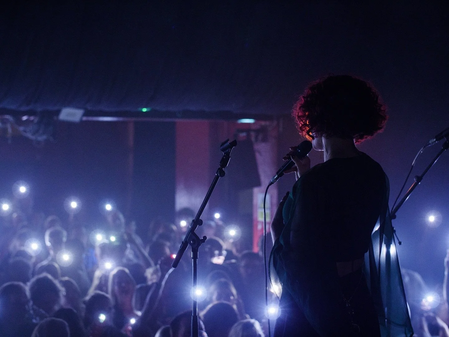 Sea of love and lights ✨

@transatlanticrumours at @hootanannybrixton August 2025
📸 by @tomsankeypictures