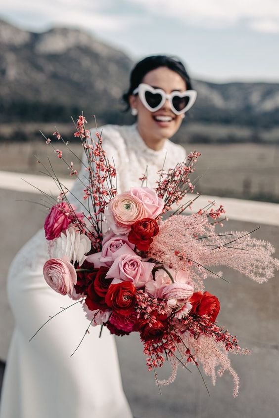 PANTONE 18-1750 Viva Magenta Giulia Barabani wedding planner in Umbria