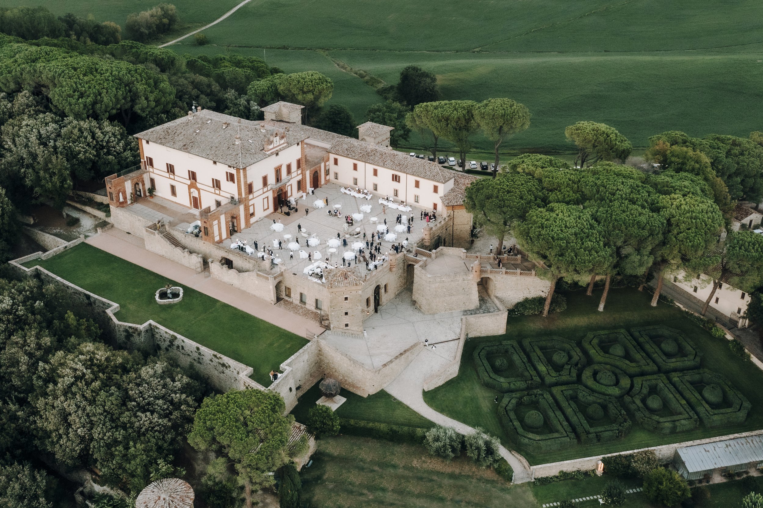 Matrimonio da favola in Umbria, Castello di Solfagnano Perugia, Giulia Barabani wedding planner e designer in Umbria