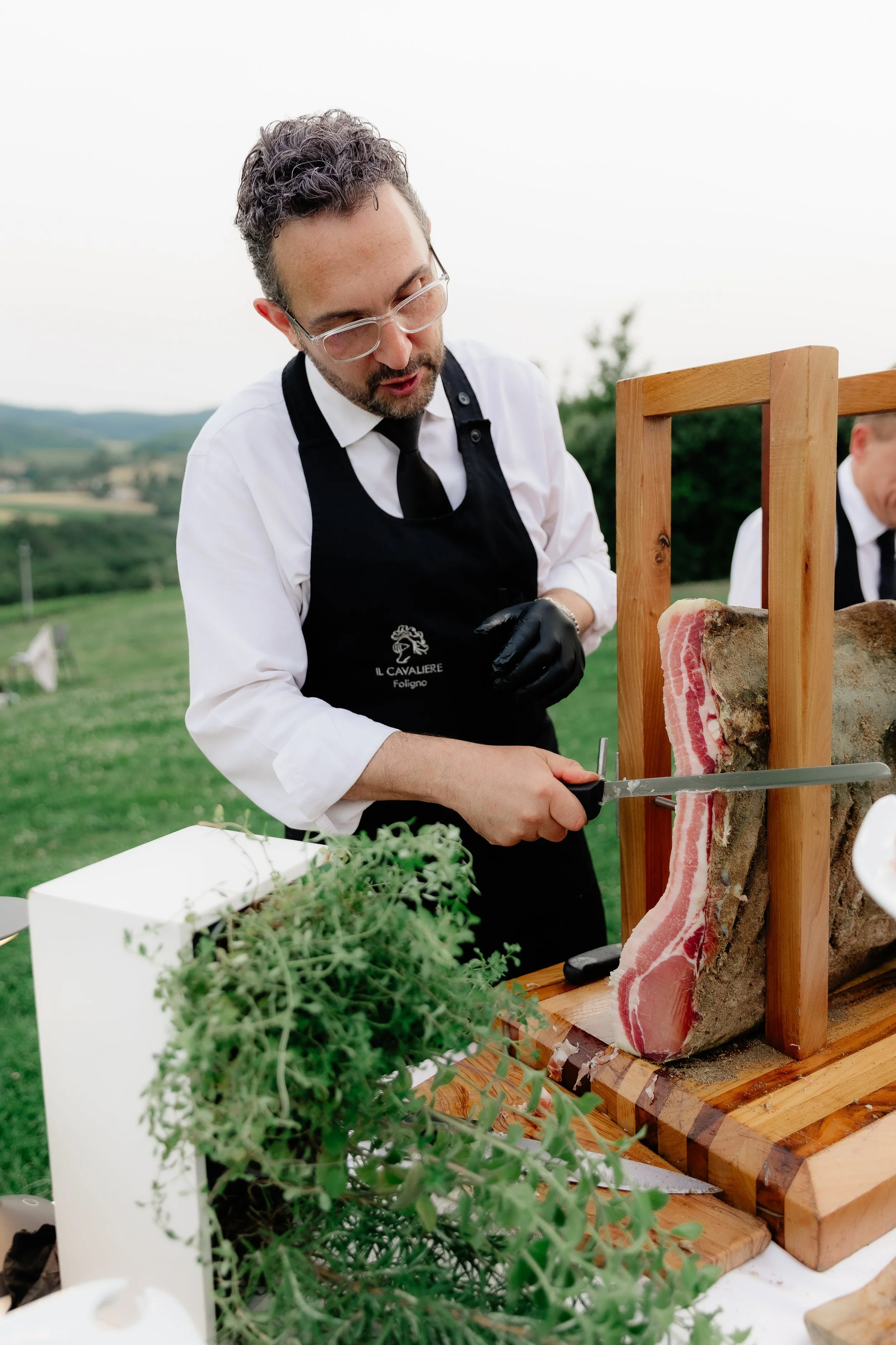Outdoor Wedding dinner in vineyard – Umbria wedding