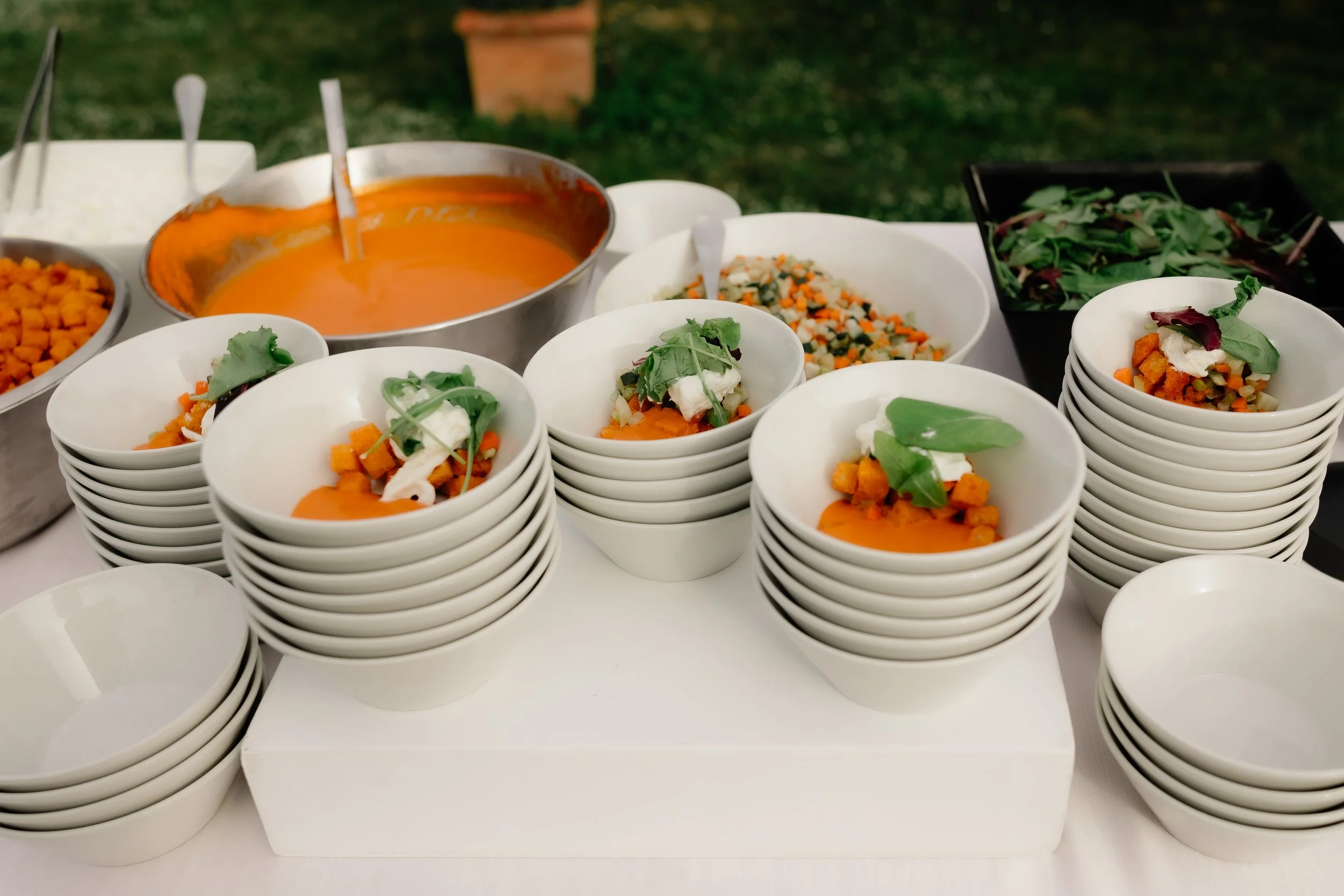 Outdoor Wedding dinner in vineyard – Umbria wedding