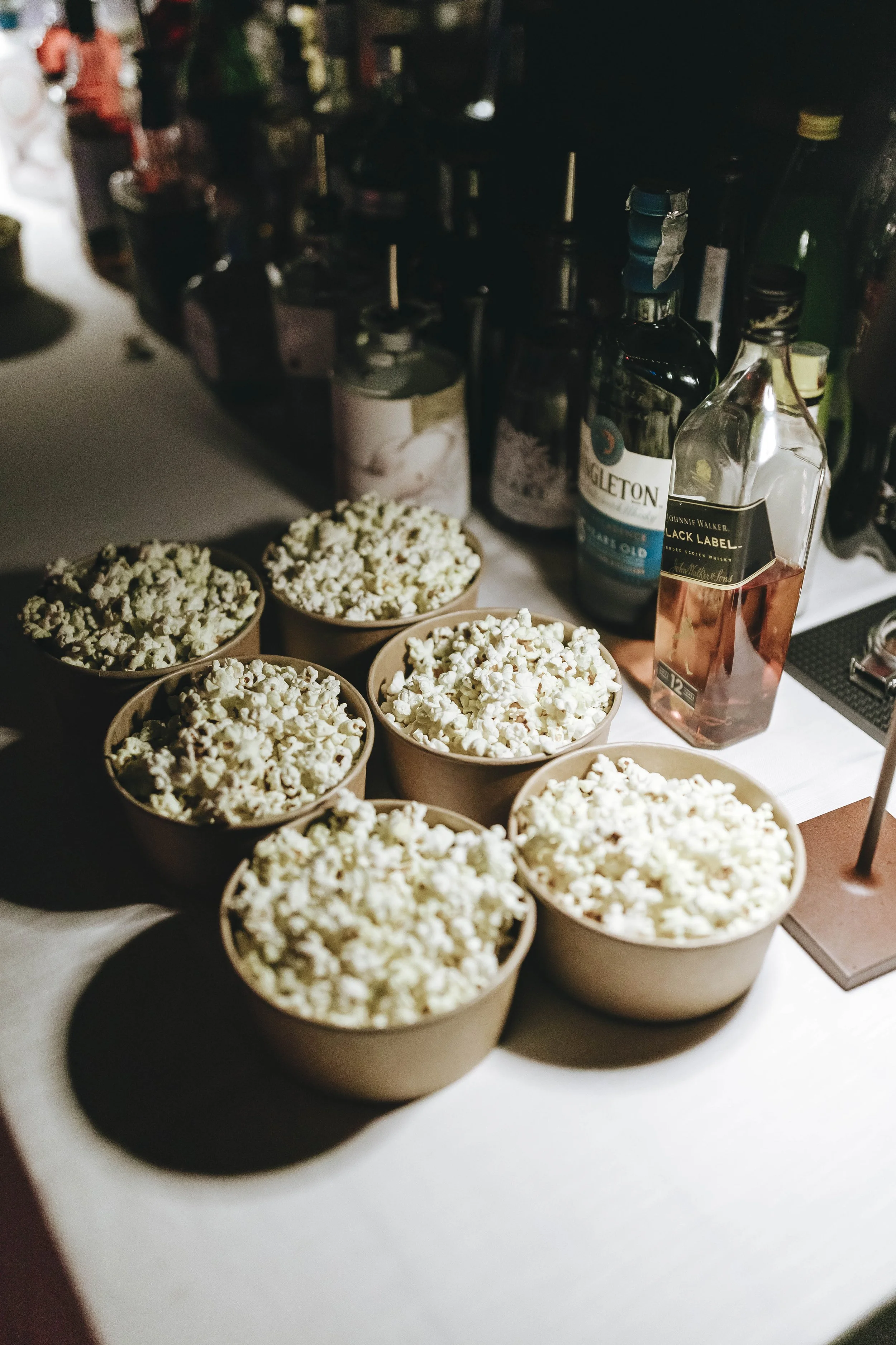 Cutting Cake Wedding at Castello di Petrata  Giulia Barabani destination wedding planner in Umbria