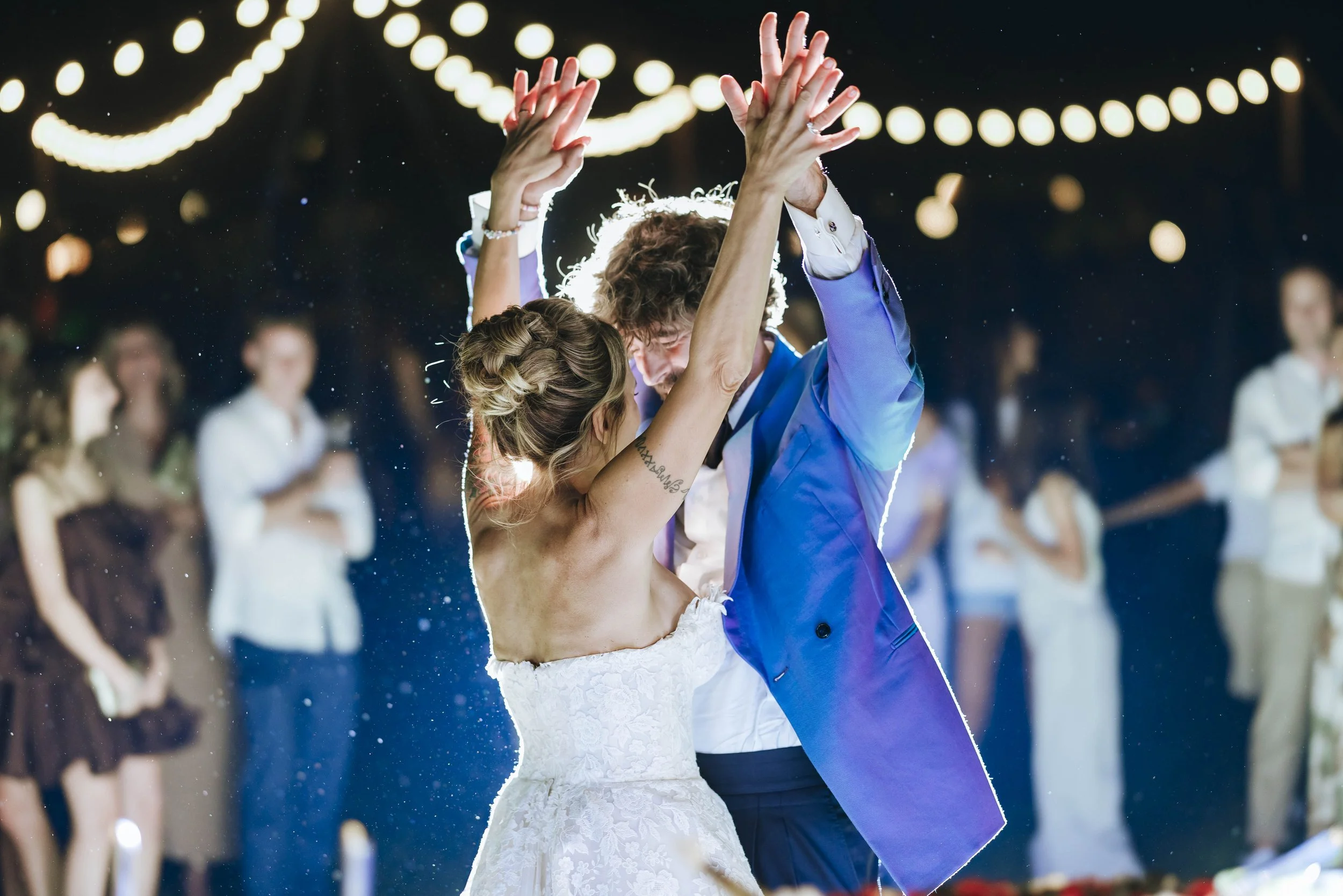 Cutting Cake Wedding at Castello di Petrata  Giulia Barabani destination wedding planner in Umbria