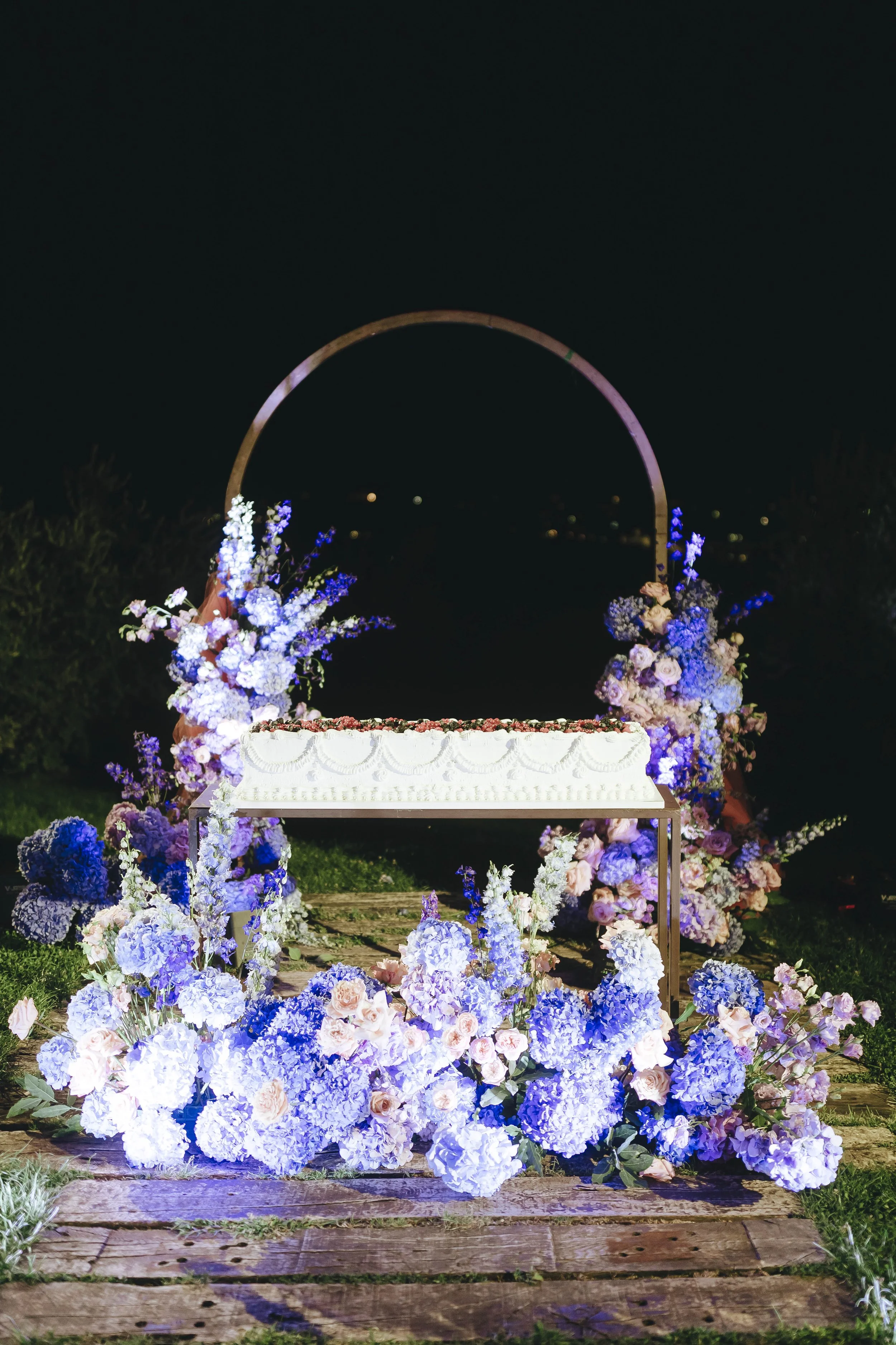 Cutting Cake Wedding at Castello di Petrata  Giulia Barabani destination wedding planner in Umbria