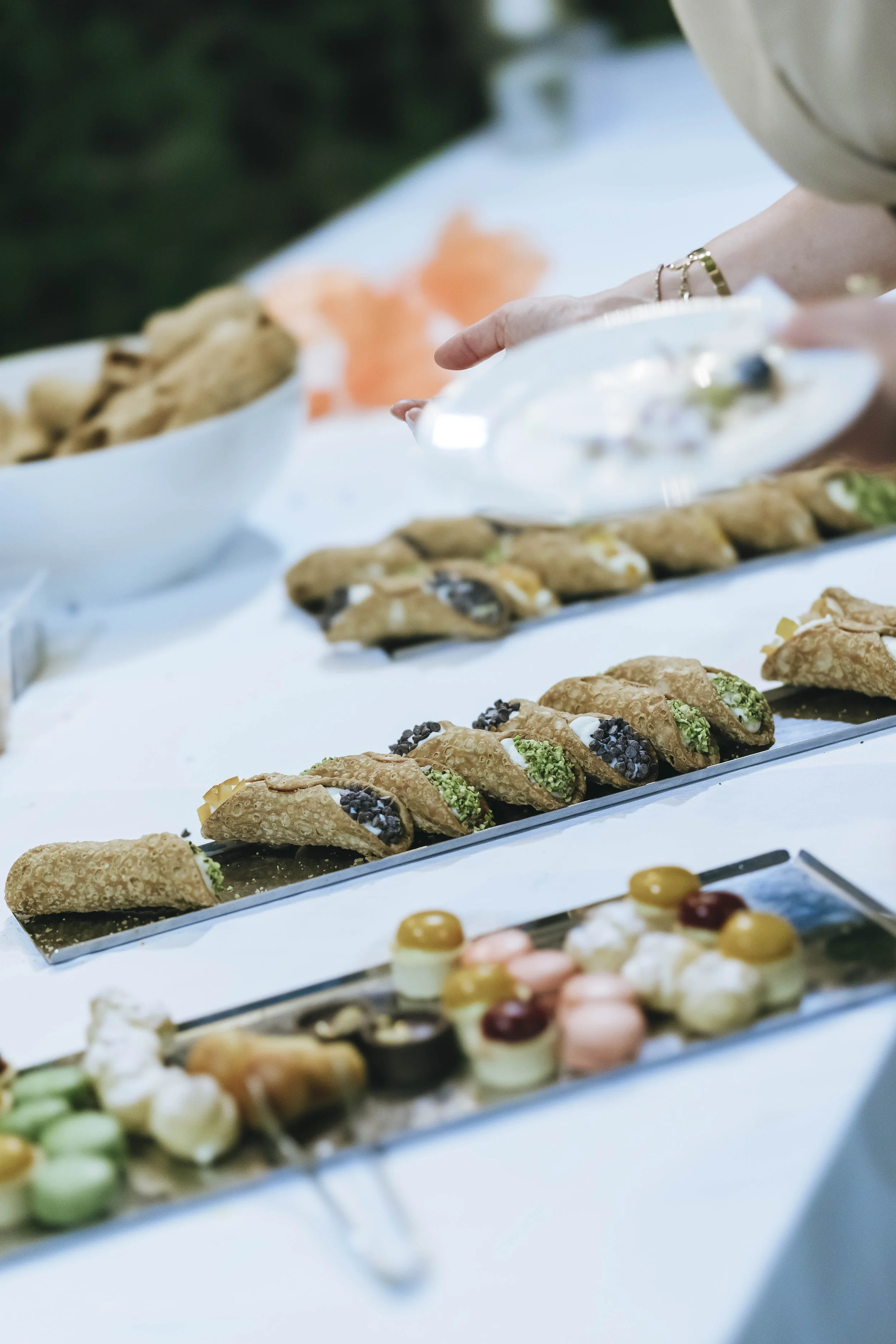 Cutting Cake Wedding at Castello di Petrata  Giulia Barabani destination wedding planner in Umbria