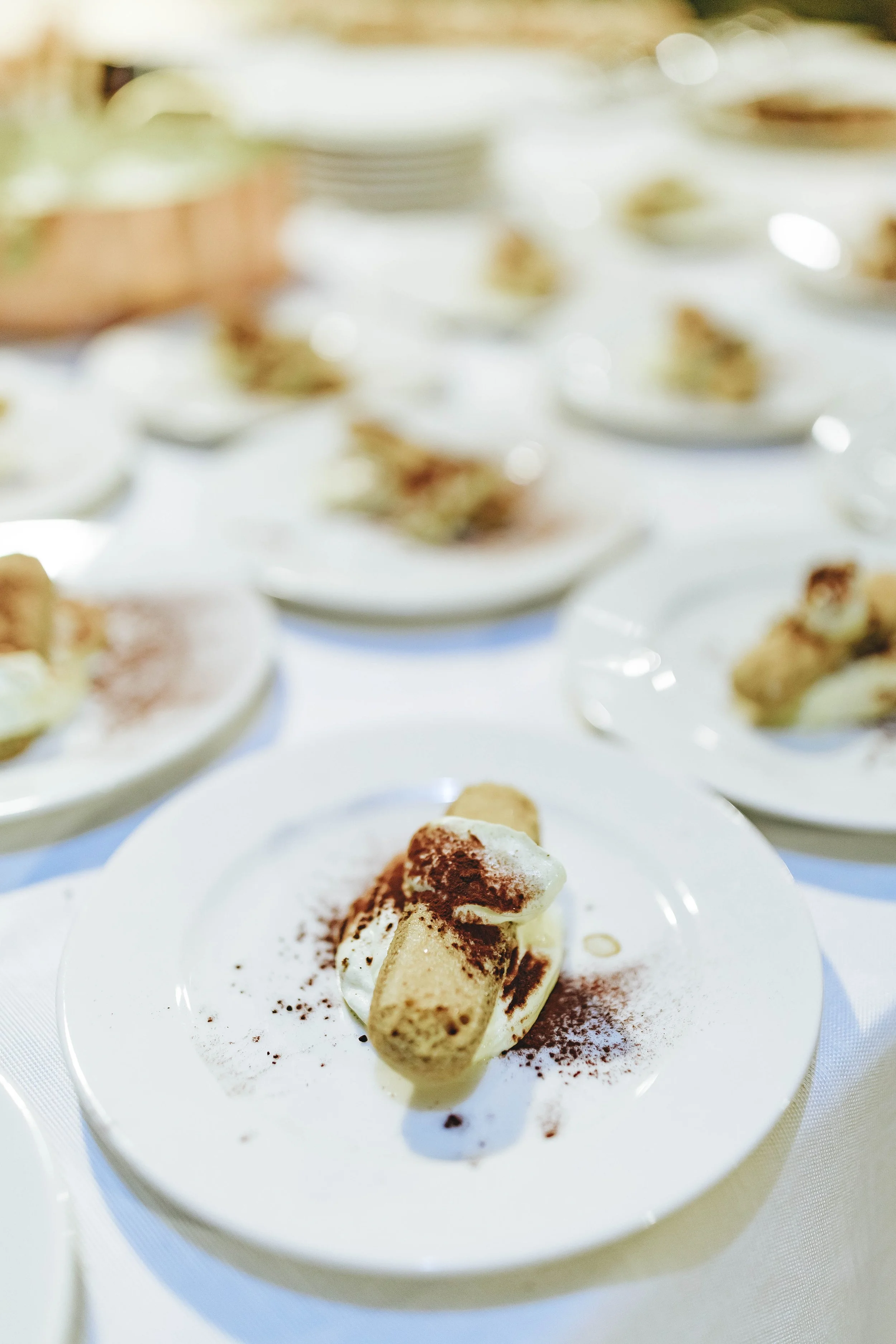 Cutting Cake Wedding at Castello di Petrata  Giulia Barabani destination wedding planner in Umbria
