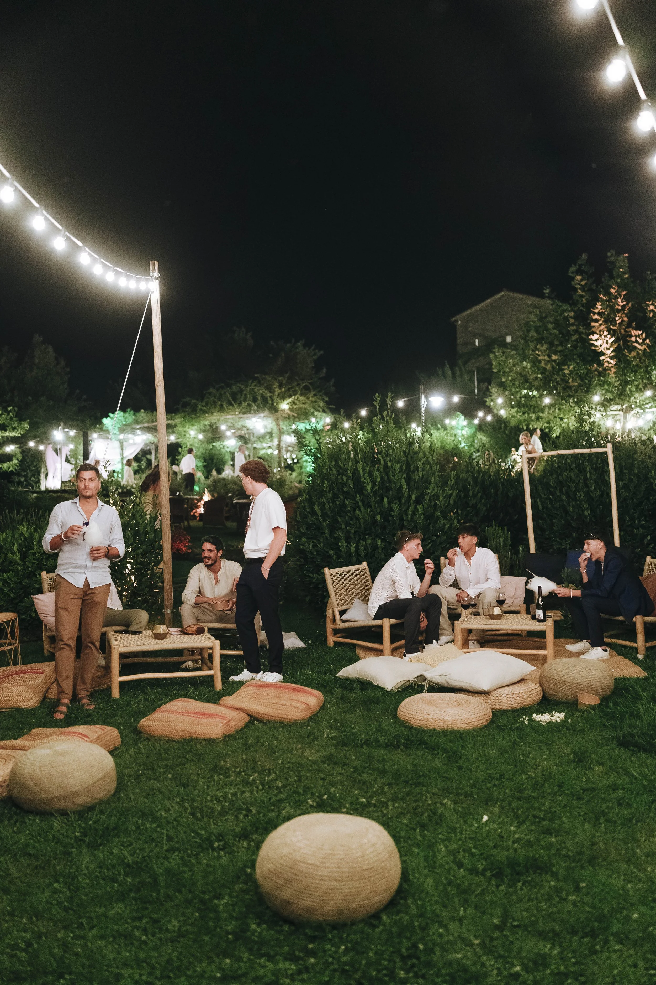 Cutting Cake Wedding at Castello di Petrata  Giulia Barabani destination wedding planner in Umbria