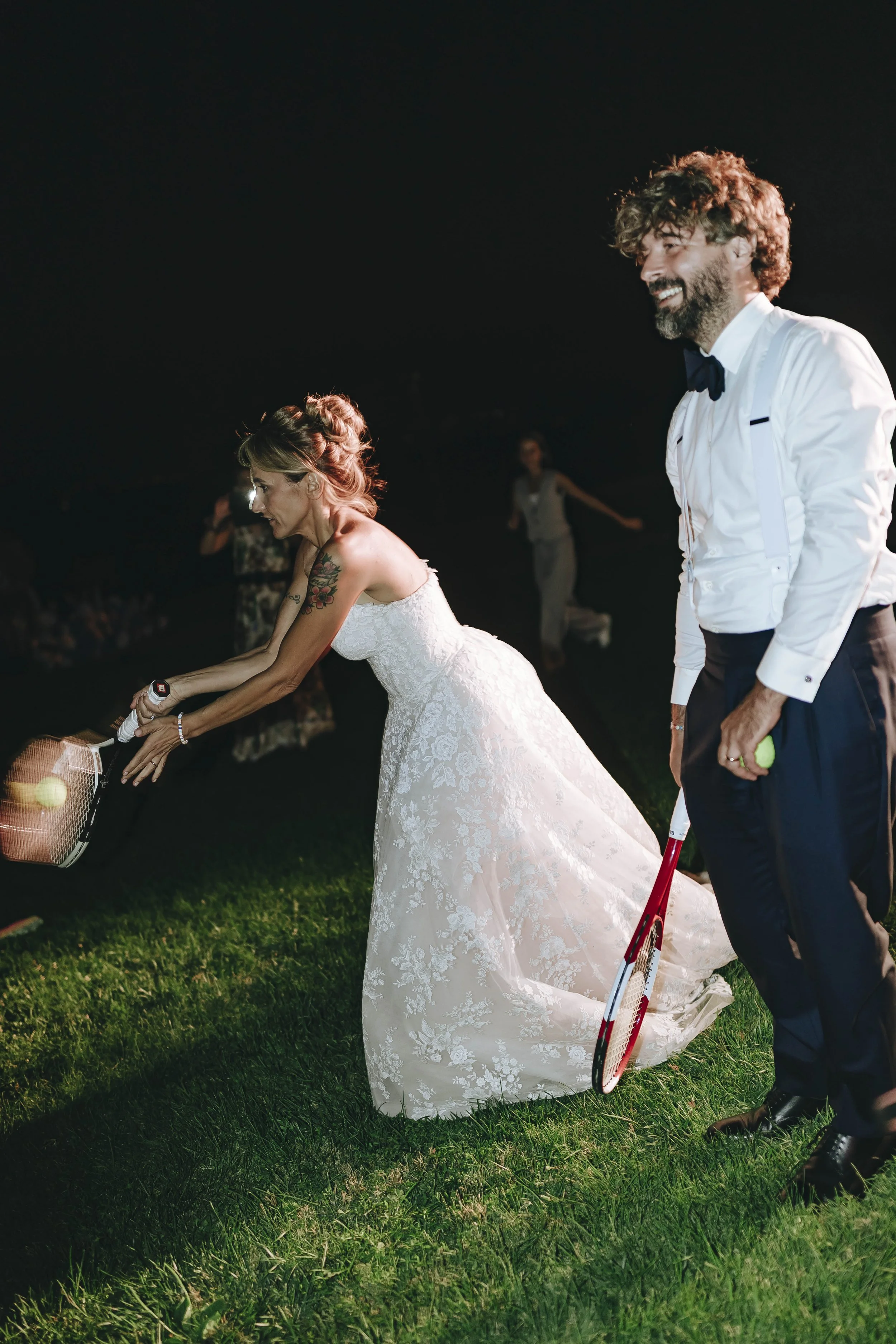 Cutting Cake Wedding at Castello di Petrata  Giulia Barabani destination wedding planner in Umbria