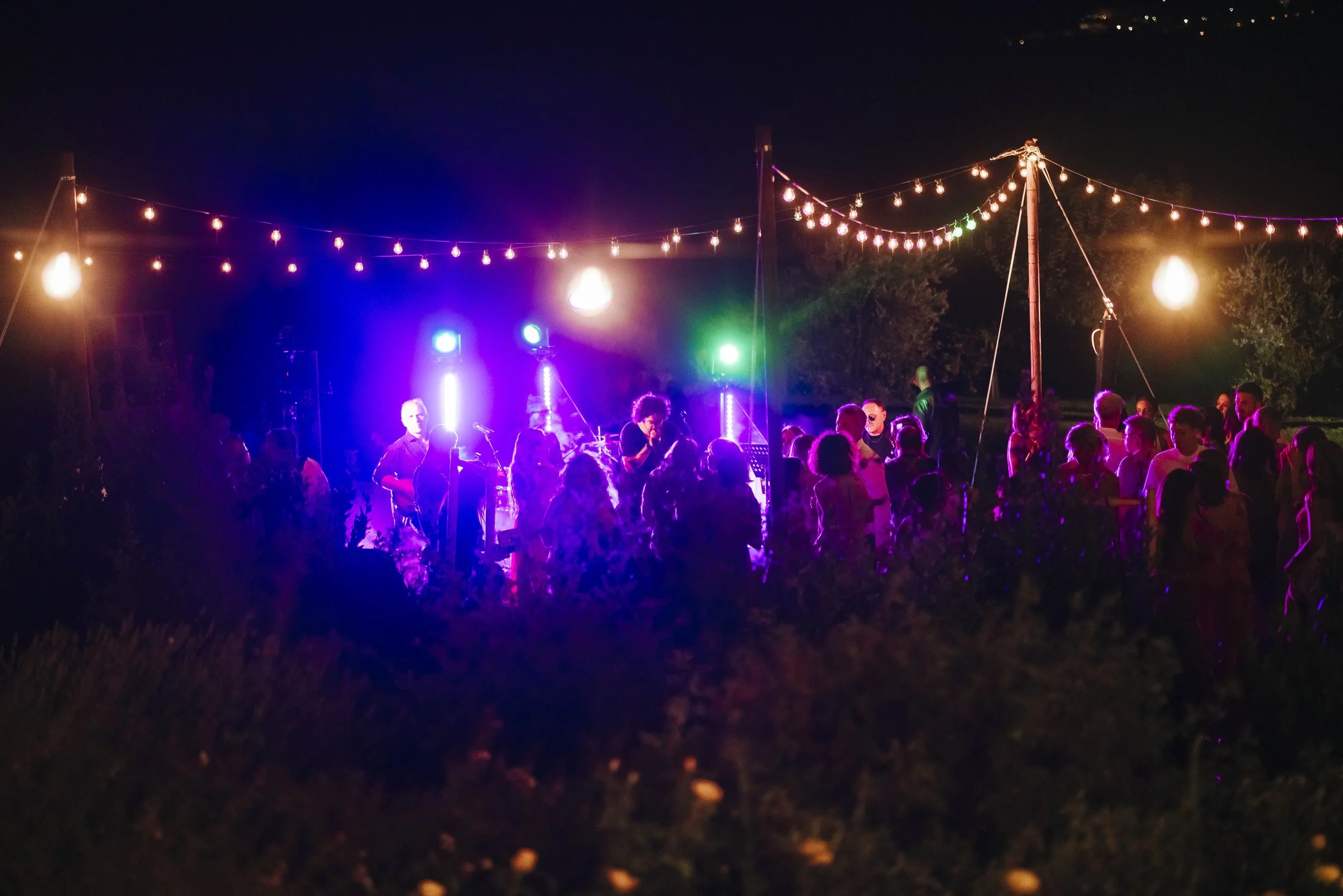 Cutting Cake Wedding at Castello di Petrata  Giulia Barabani destination wedding planner in Umbria