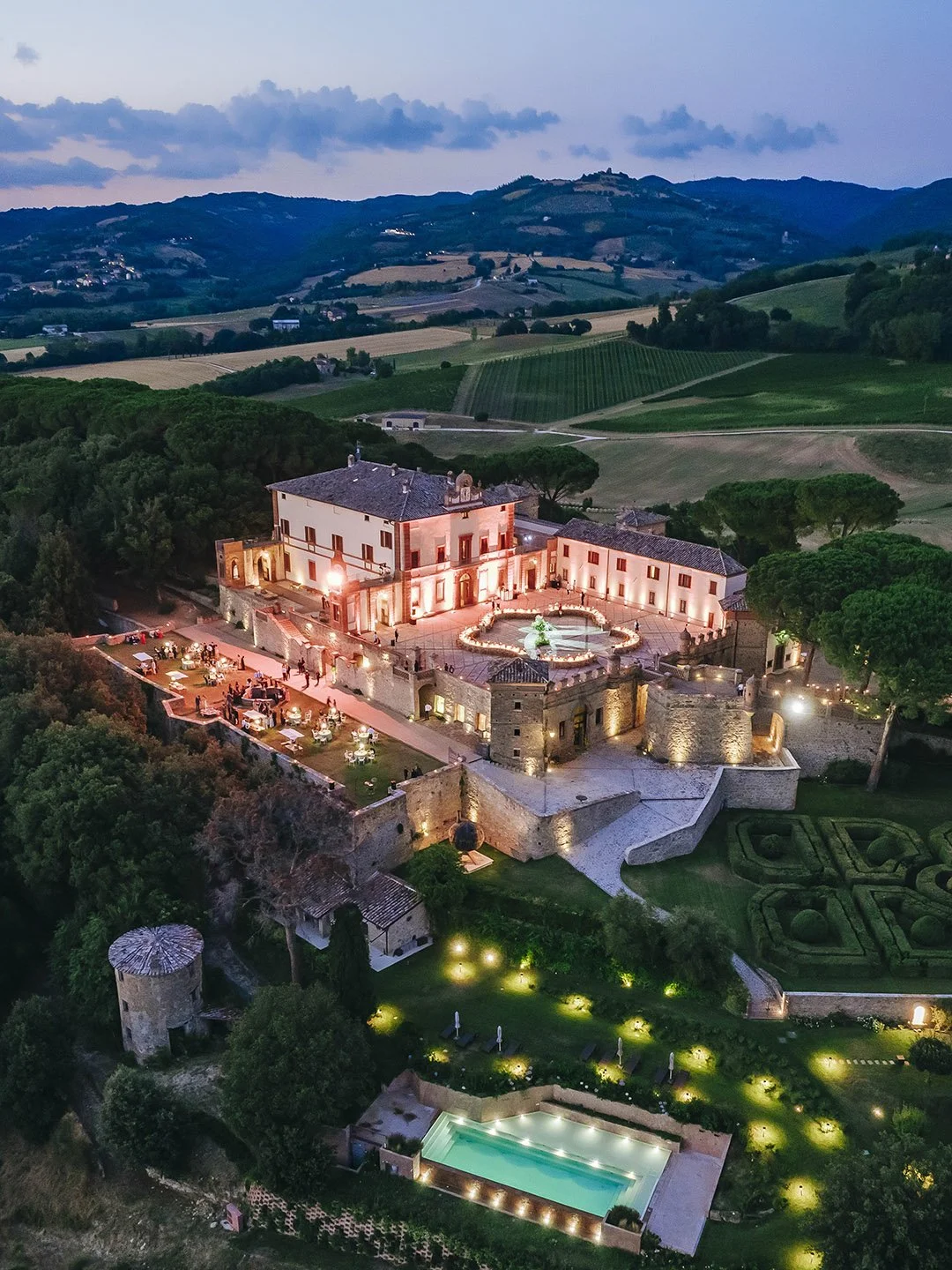 Il matrimonio di Vittoria ‘Vicky’ Piria e Andrea Busnelli pubblicato su Vogue Italia 