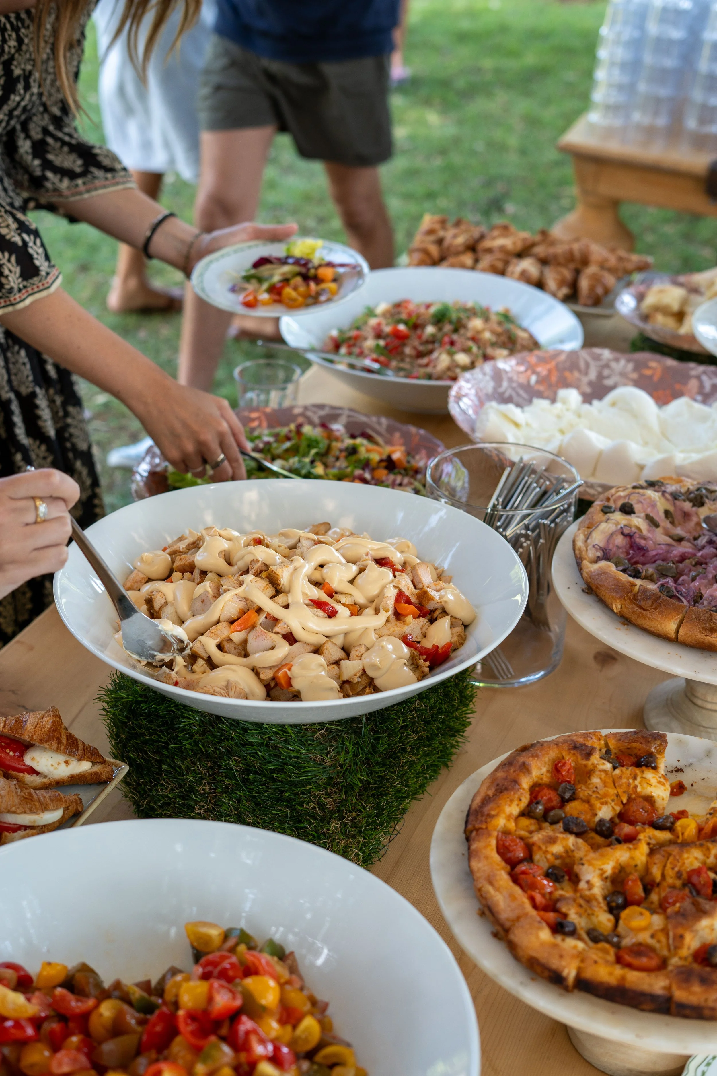 wedding content creator capturing candid moment during destination wedding in Italy - Giulia Barabani destination wedding planner in Umbria 