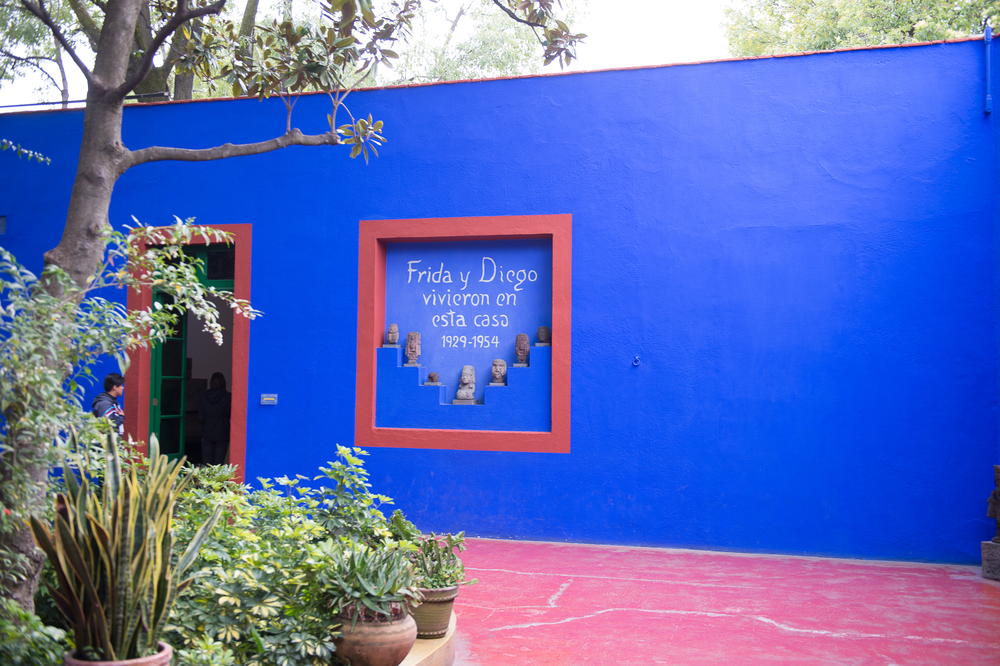 Blue Hair and Mexican Art: Exploring the Vibrant Colors of Frida Kahlo - wide 4
