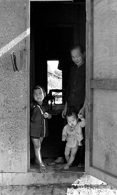 16-portraitsofvietnam-doorway.jpg