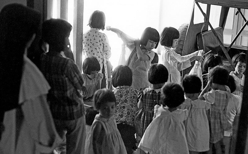 19-portraitsofvietnam-clothing-kids.jpg
