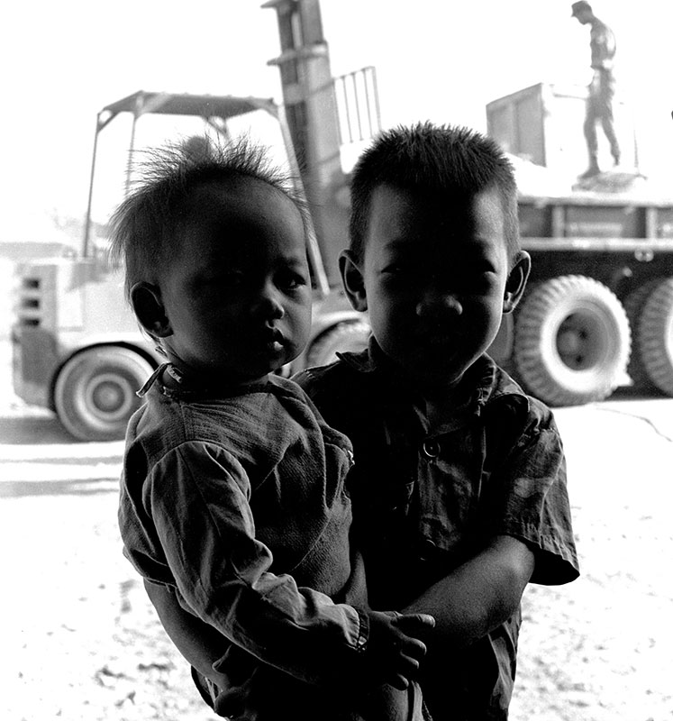20-portraitsofvietnam-boys-shadow.jpg