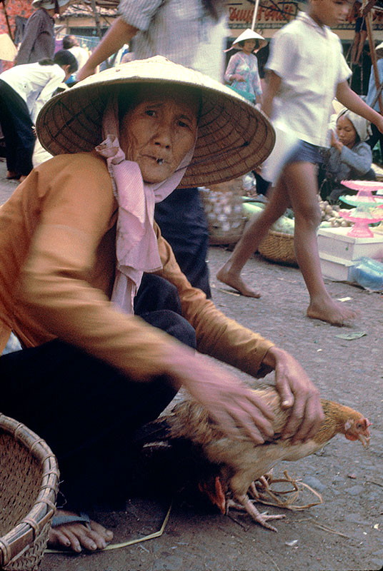 28-portraitsofvietnam-old-lady.jpg