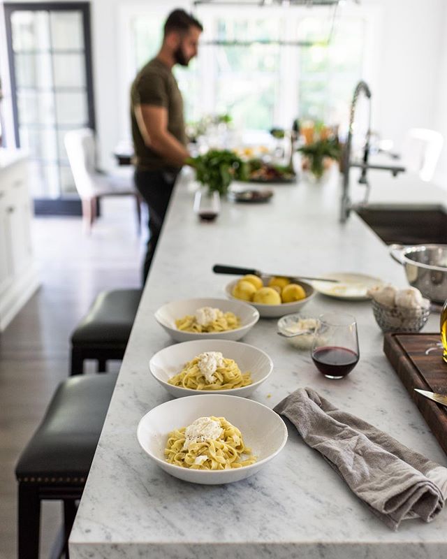 I really need some pasta right now. 
Antonino Buzzetta for @bertazzoniitalia styling by @miraevnine .
.
.
#bertazzoniitalia #kitchendesign #pasta #hamptons #modernhome #interiors #interiorstyling