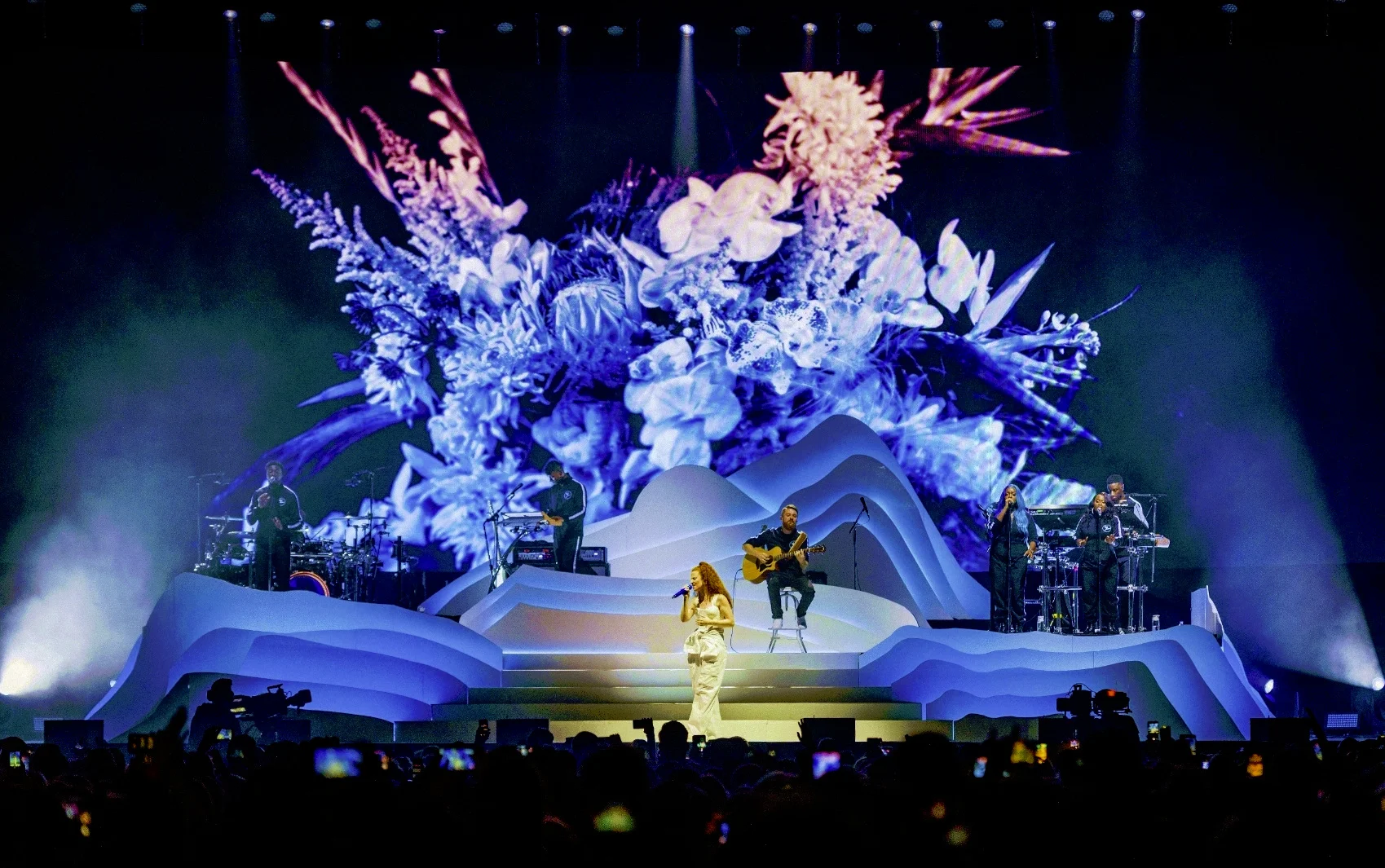 JESS GLYNNE LIVE AT THE O2 LONDON
