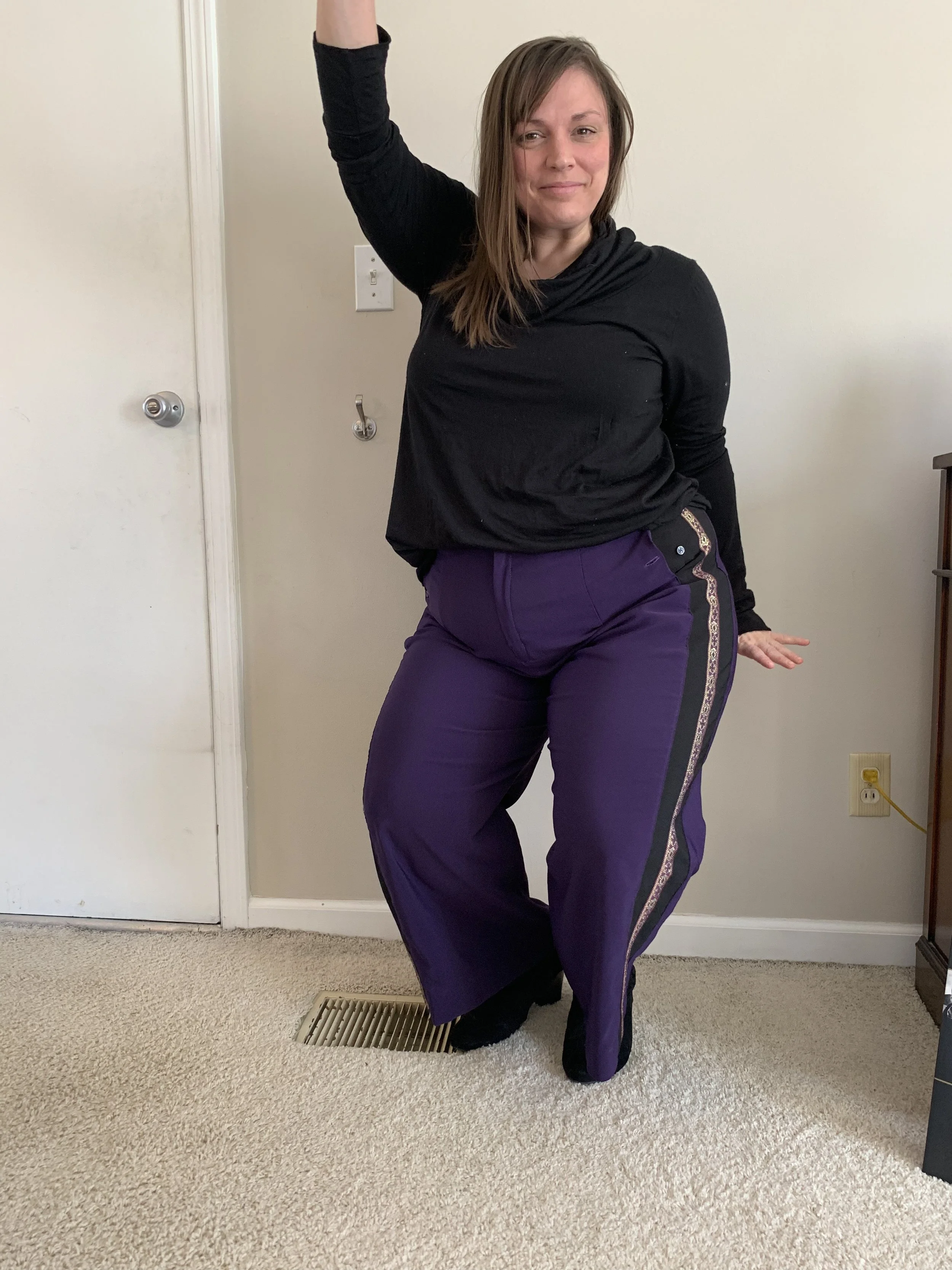 Doing a #sewfancypantsdance while taking pictures! Trying to keep it fun since it was absolutely frigid outside and I had to take indoor pictures of all of my January makes.