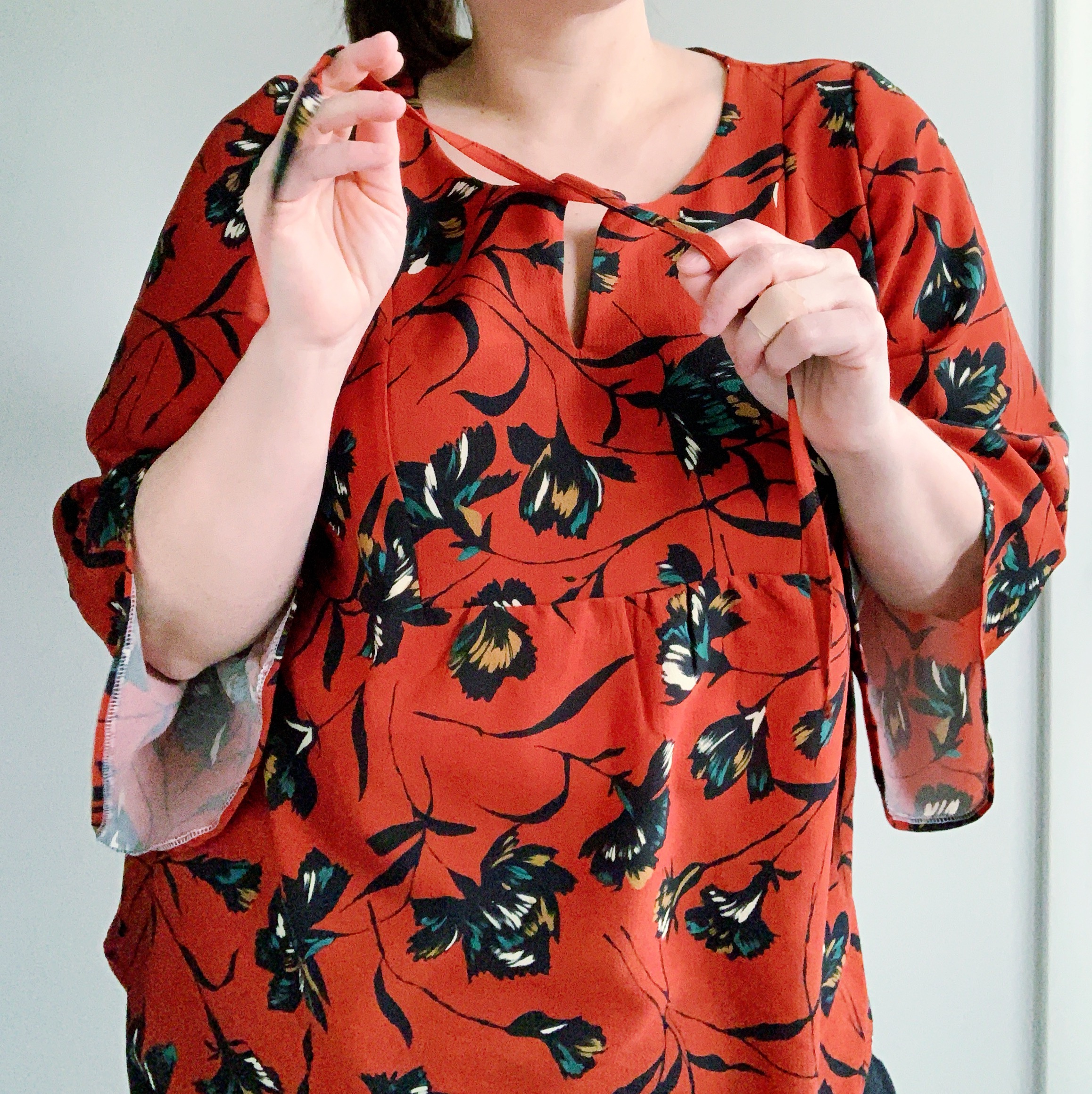 Consider this my entry for #SewTwistsandTies and #SewingFloralFebruary (part of #sewingpatternsandprints)