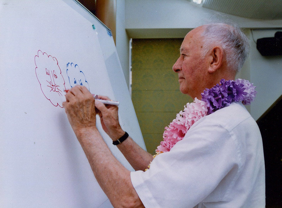 Drawing with both hands on a tour of Japan in the 1990S.