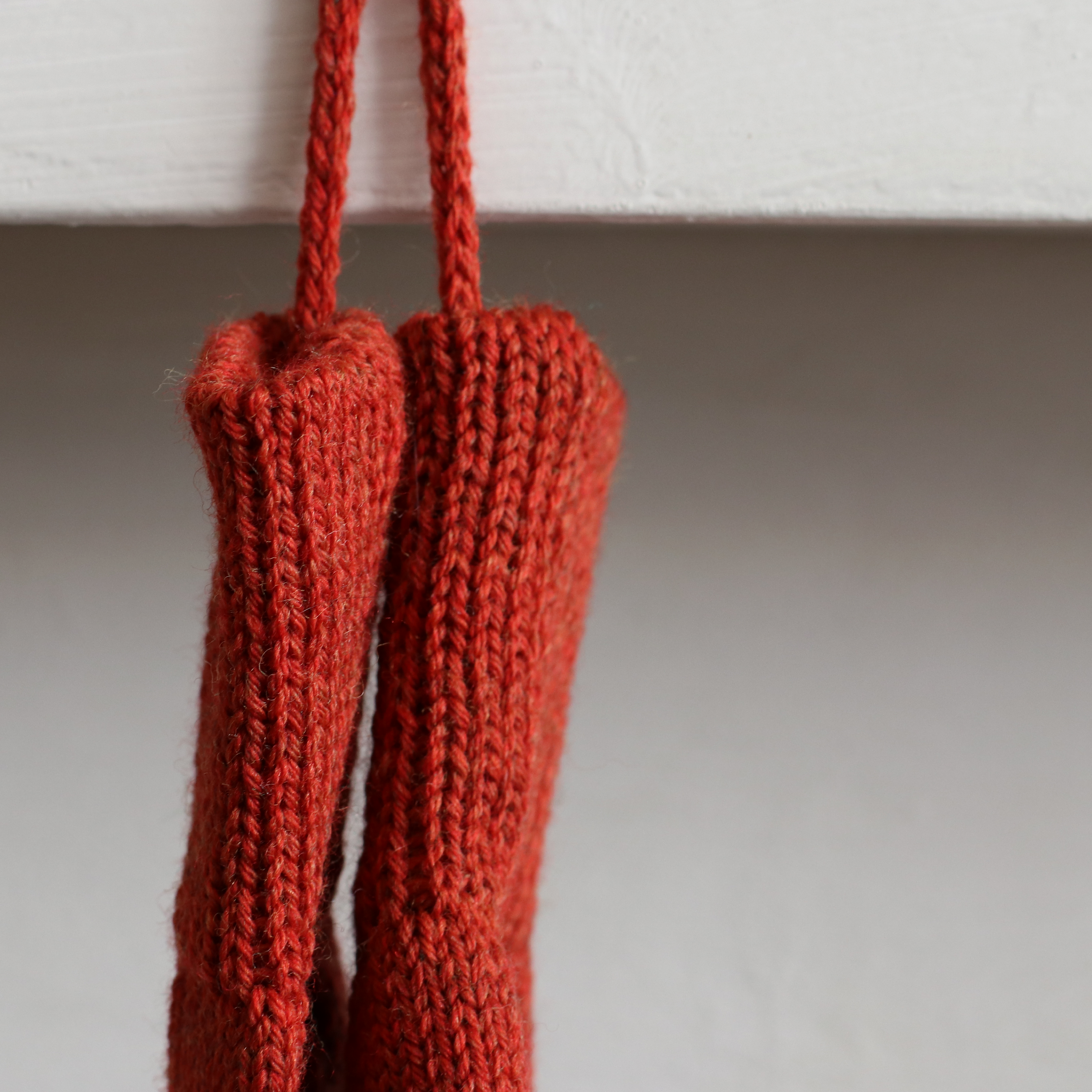 red organic toddler mittens.png