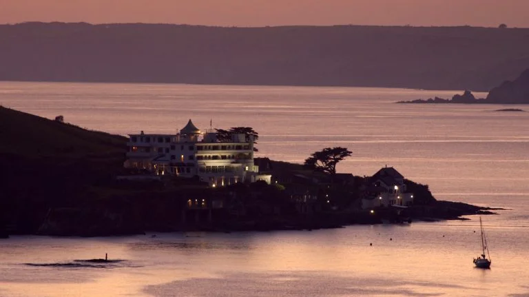 burgh_island_hotel_at_sunset-768x431.jpg