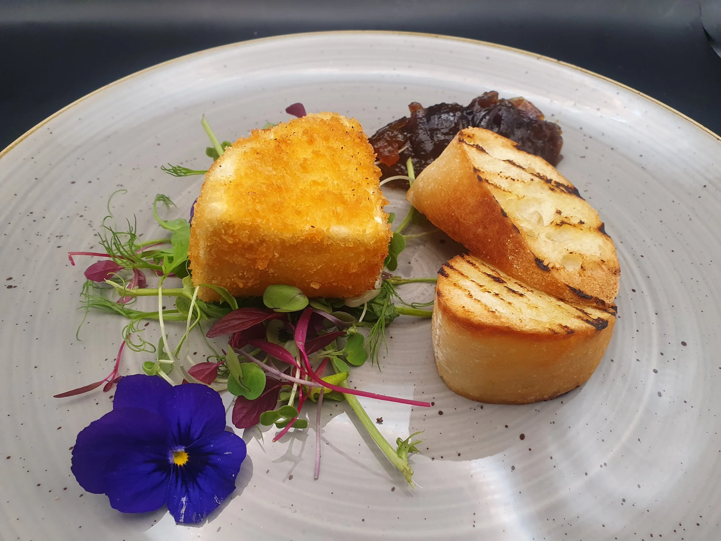 good_food_story_starter_camembert_wedge.png