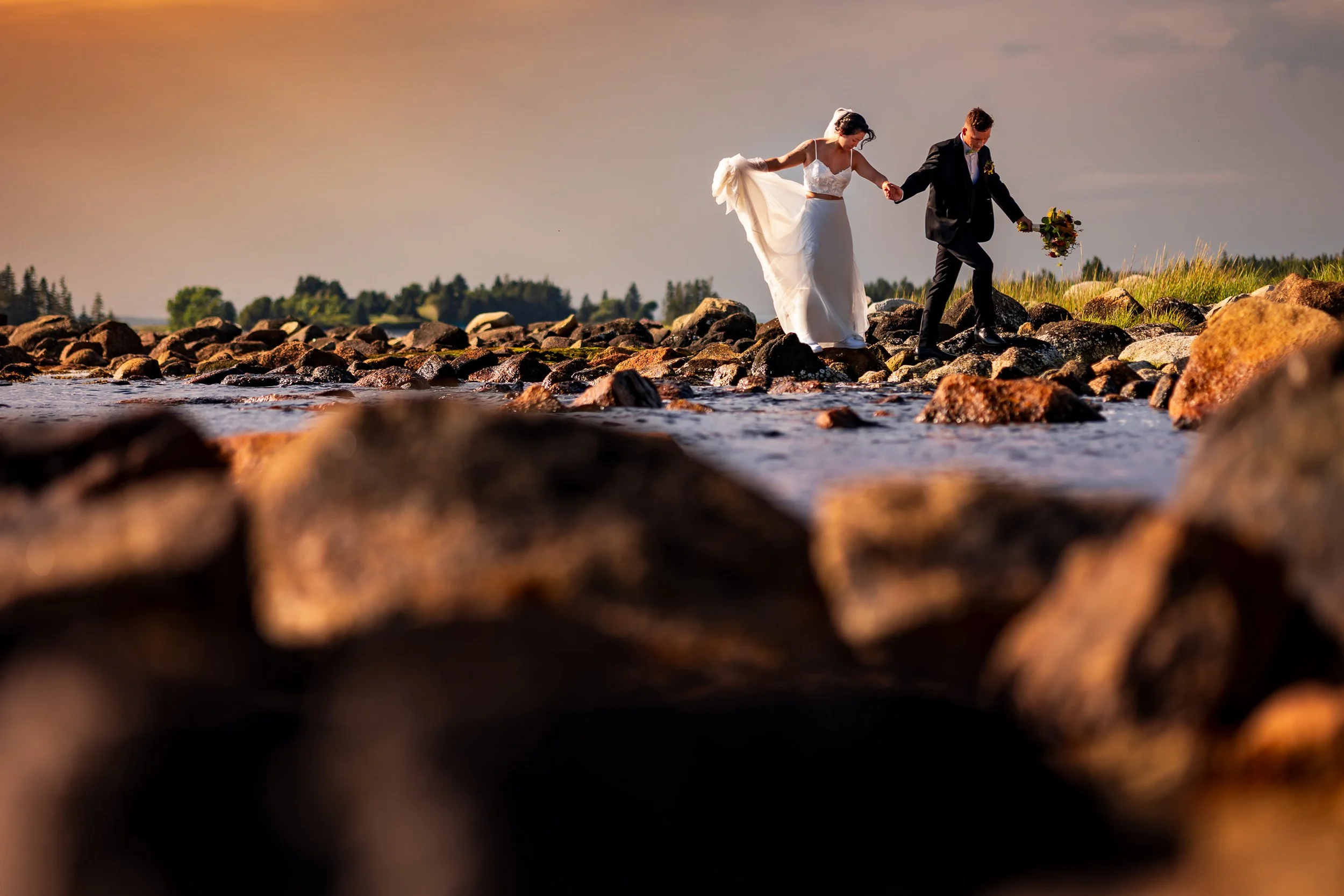 creative-wedding-photography-rocky-shoreline-diego-moura.jpg