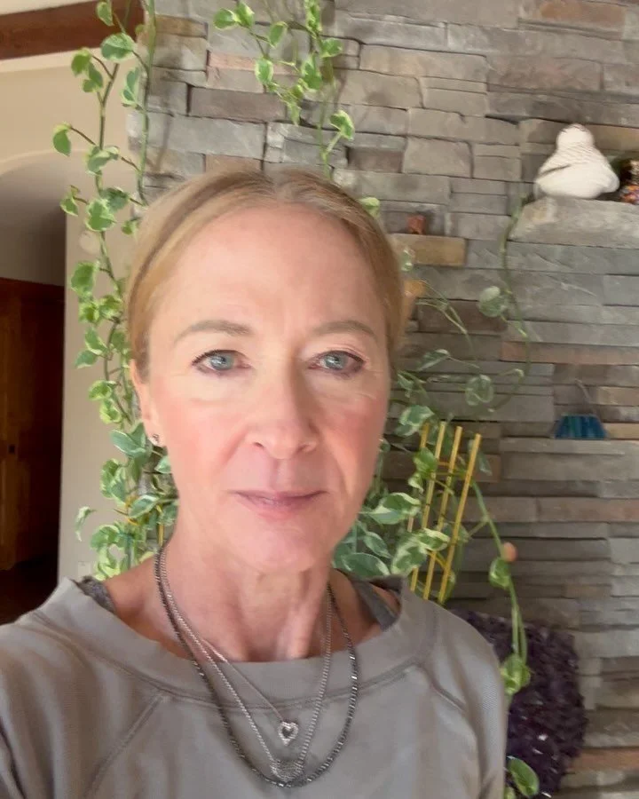 FRIENDS DON&rsquo;T LET FRIENDS USE COMPOUNDED HORMONES: Part 2 

Next post on compounded #menopause #hormones , these slides show recommendations from professional societies on why these products are NOT recommended for treatment of #perimenopause s