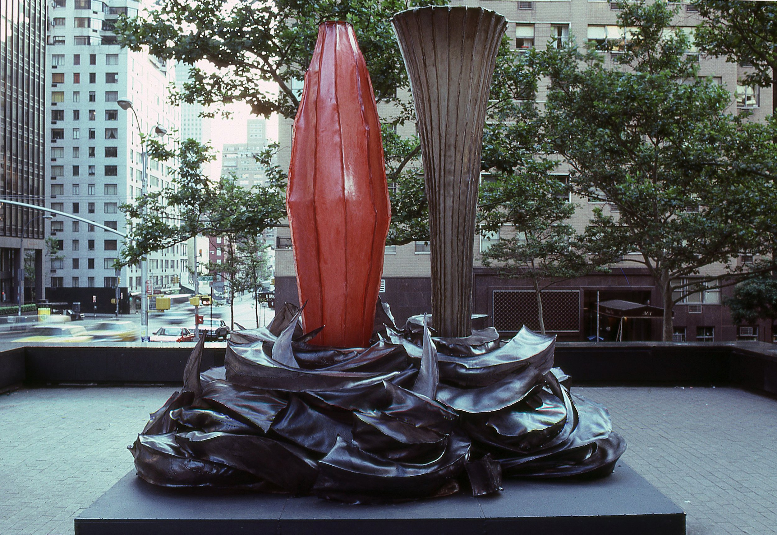  W.H./M.M.D., 1983, fiberglass and resin, 11 x 12  x 8.5  feet (3.35 x 3.65 x 2.59 meters), Hammarskjold Plaza Sculpture Garden, Second avenue at 47th St., New York City (photo: courtesy of the artist)  The first element bulges at its middle while th