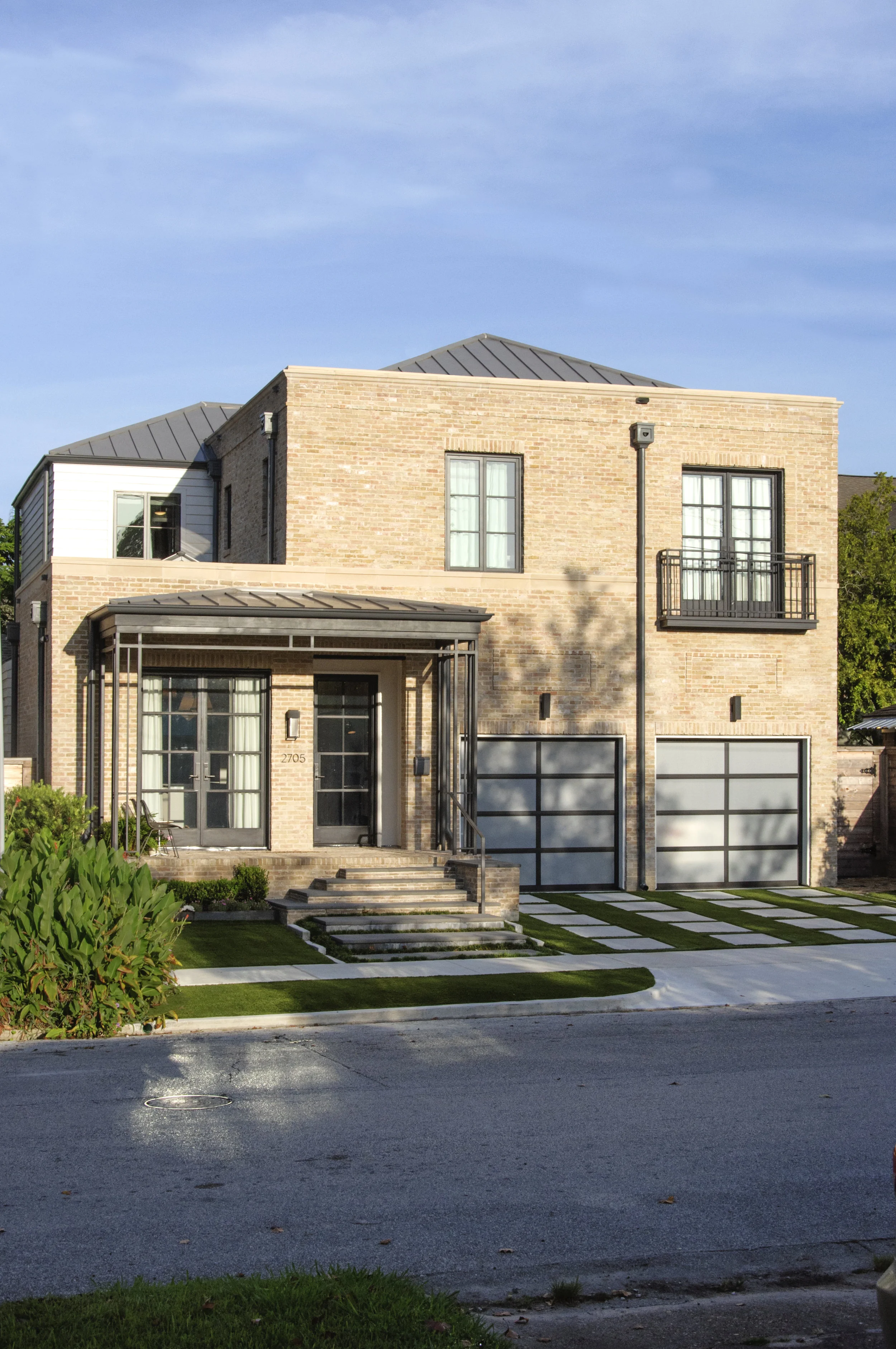 Roark_front_01.jpg